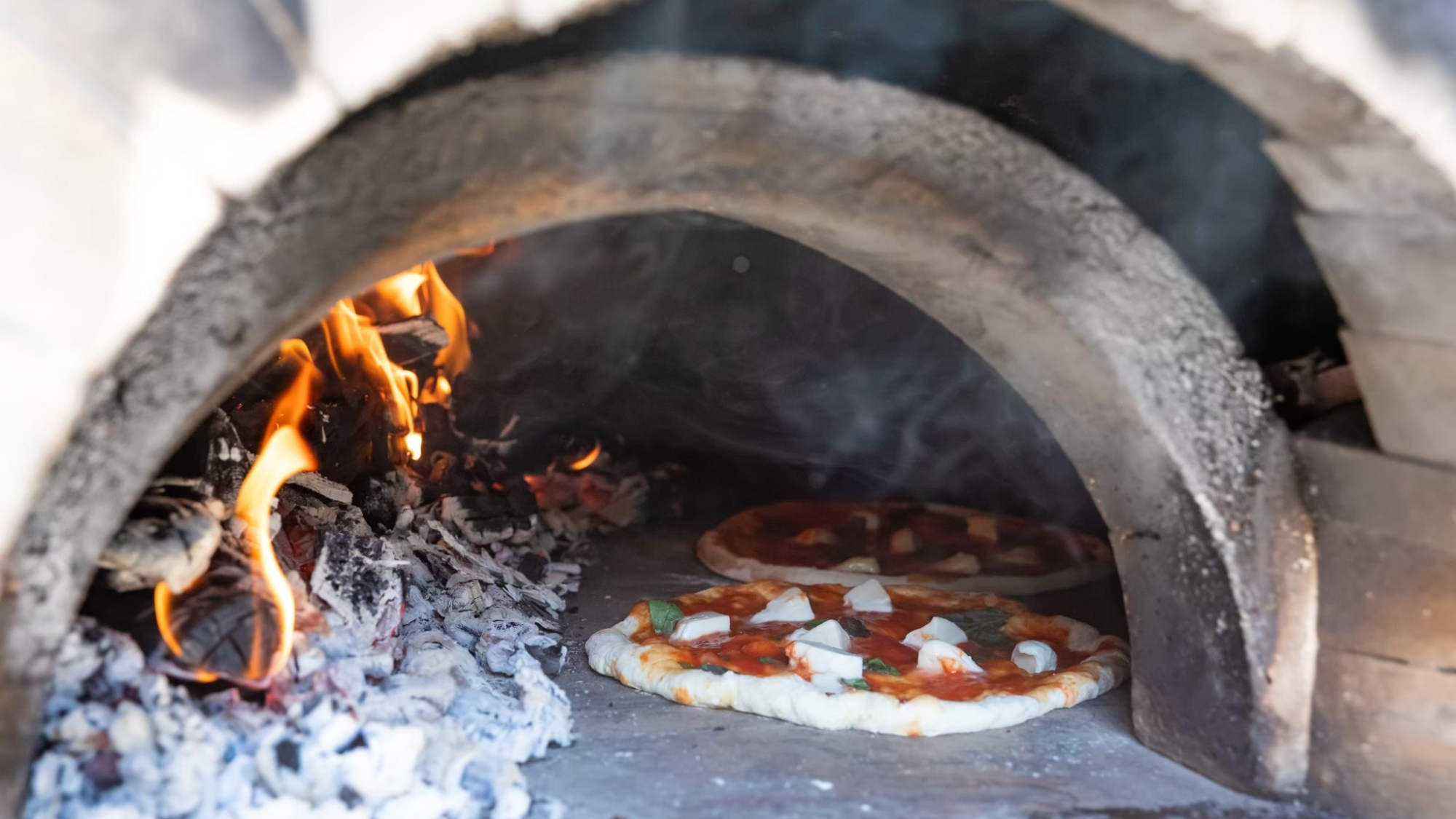・【石窯ピザ】炎で焼く出来立て、心ほどけるひととき