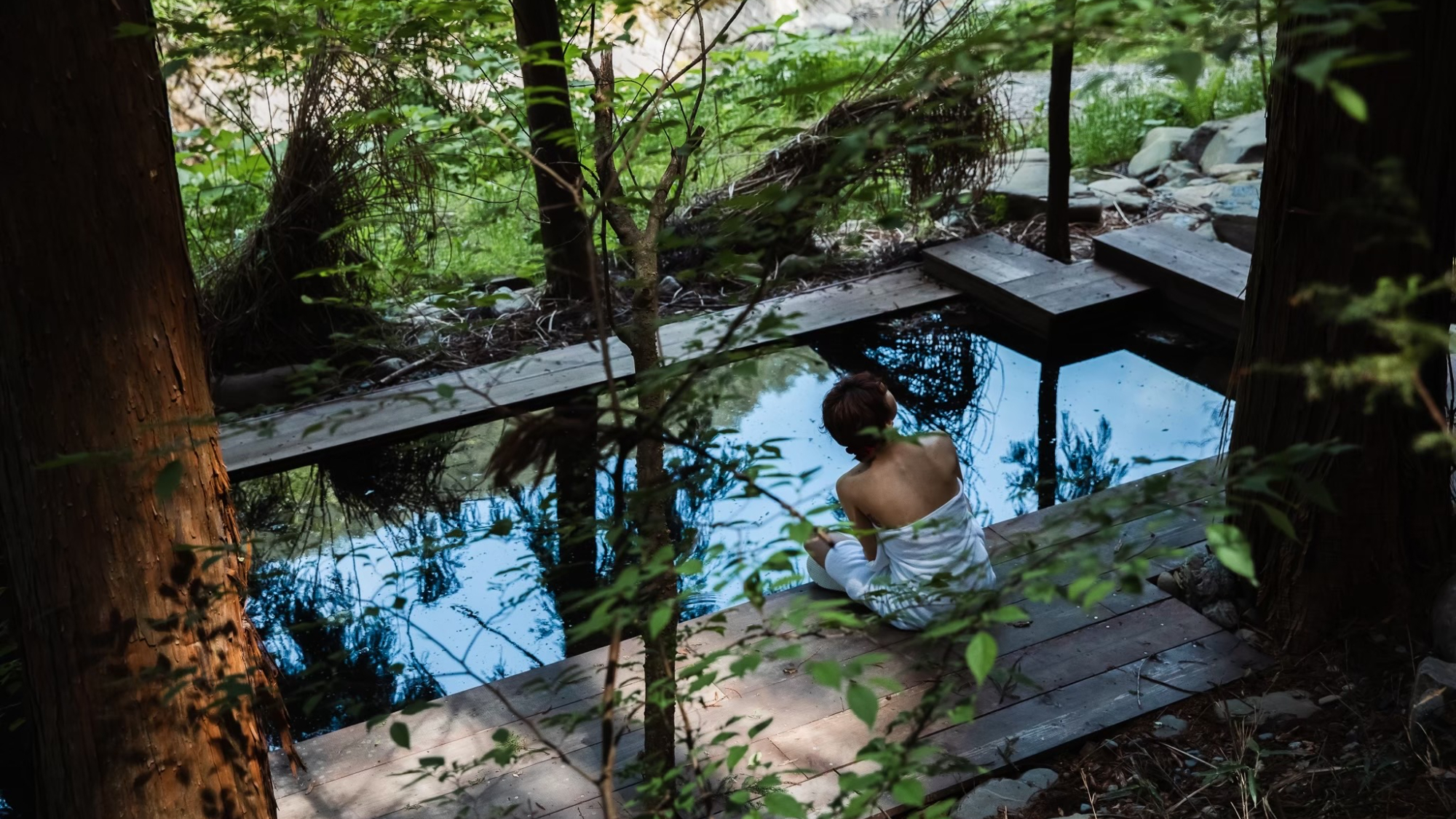 ・【水風呂】川から引いた水で愉しむ贅沢水風呂体験