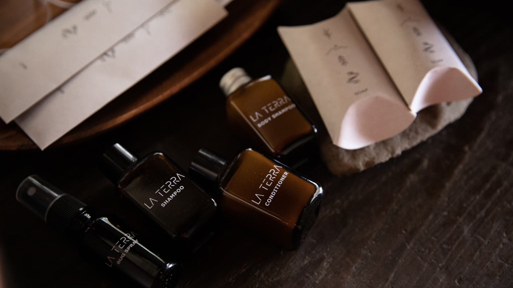 ・【バスアメニティ】LA TERRAとケア用品を用意