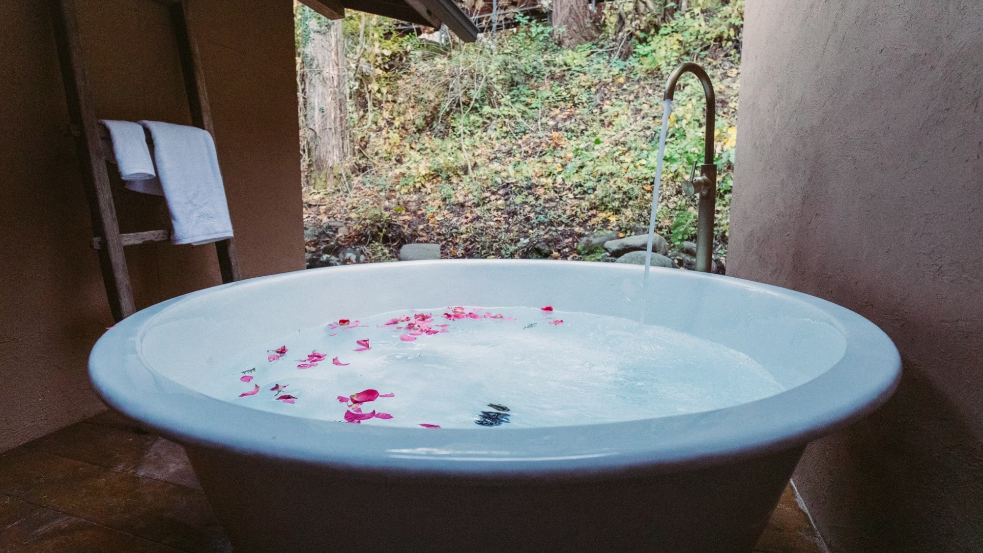 ・【GARDEN ROOM】自然のなかでくつろぐ露天風呂