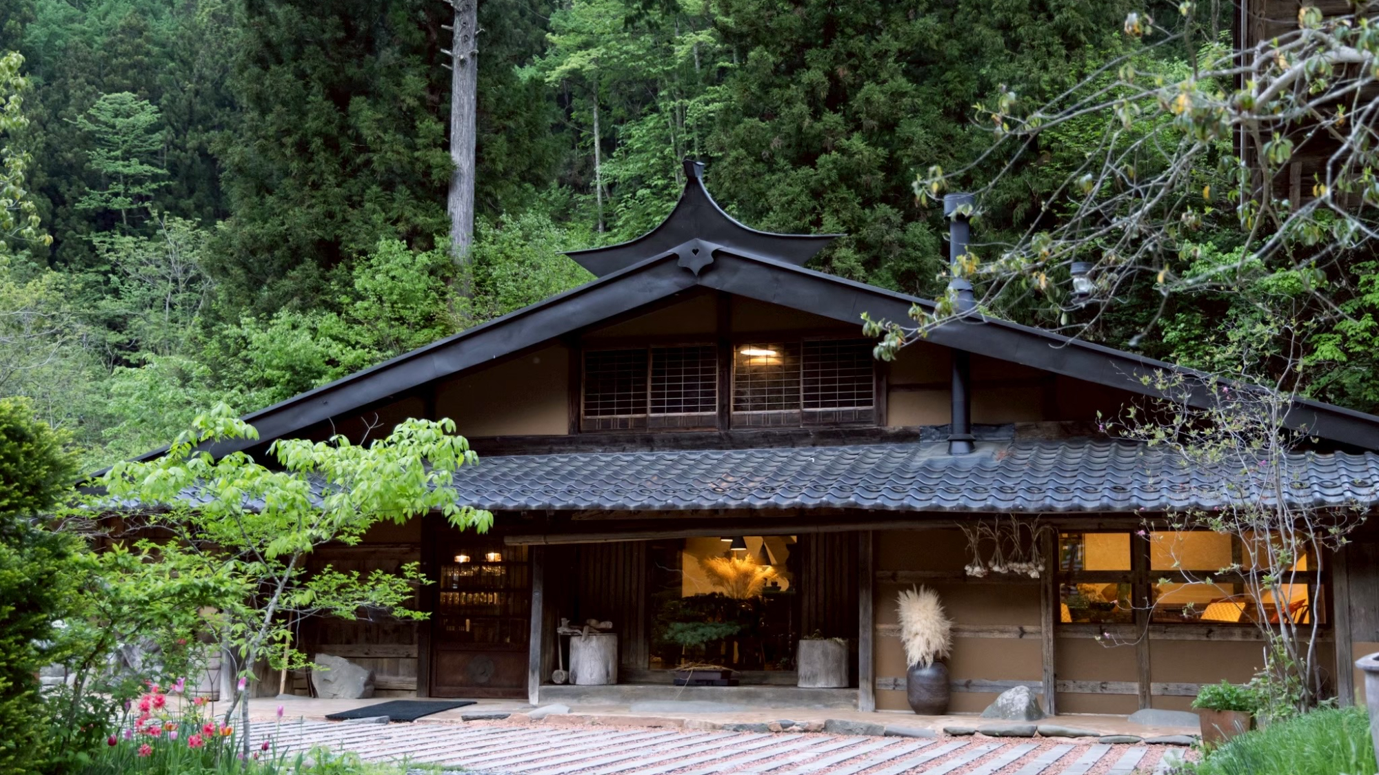 ・【外観】自然豊かなリゾートへ