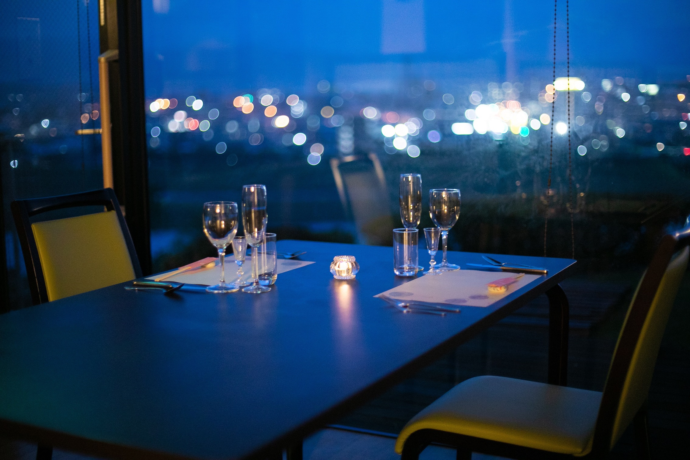 山鹿市街地の夜景を見ながらお食事はいかがでしょうか。