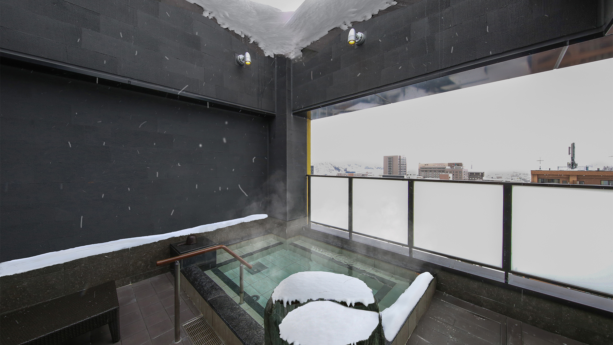 露天風呂（石の湯）雪景色