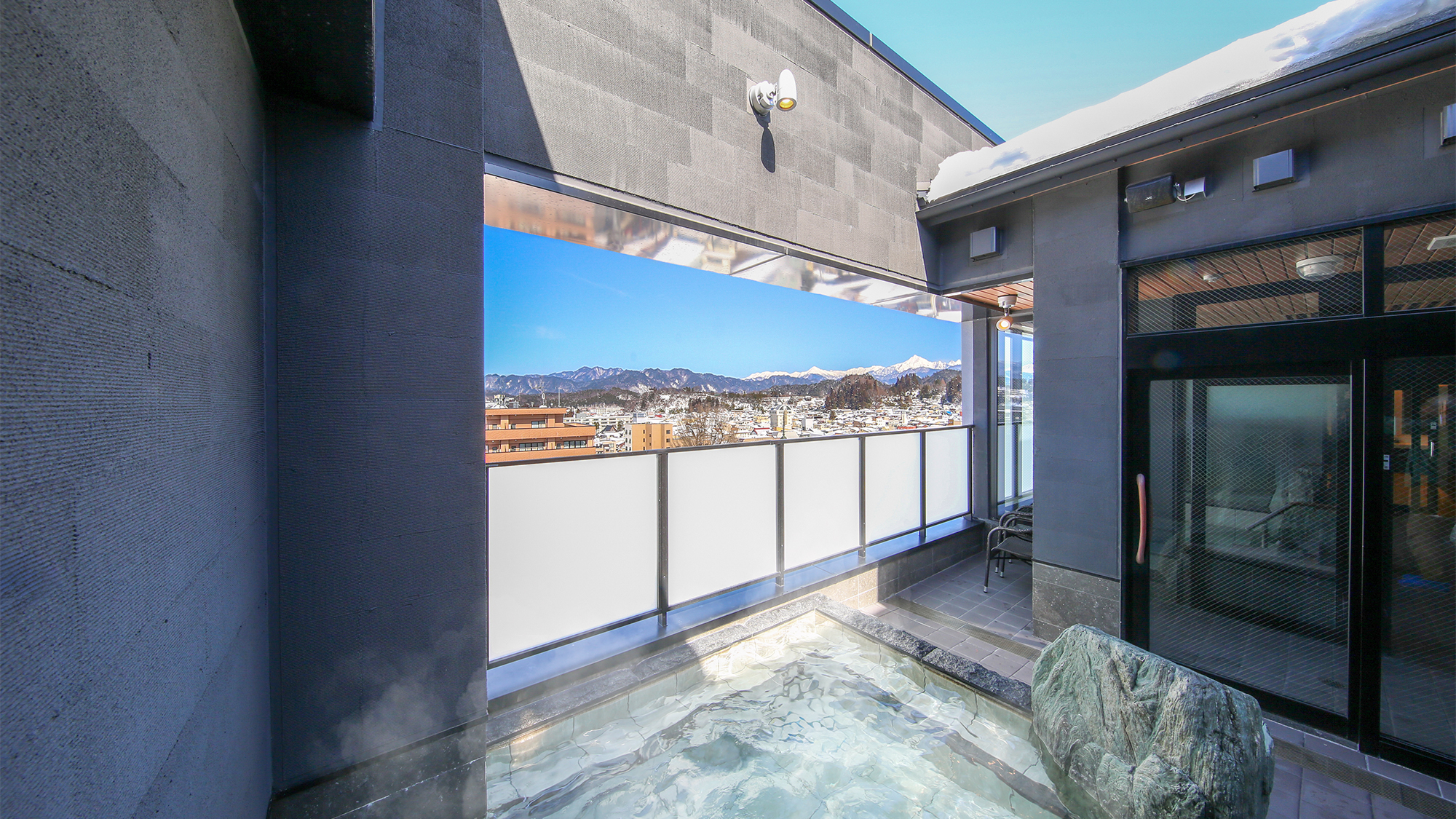 露天風呂（石の湯）雪景色/晴れ間