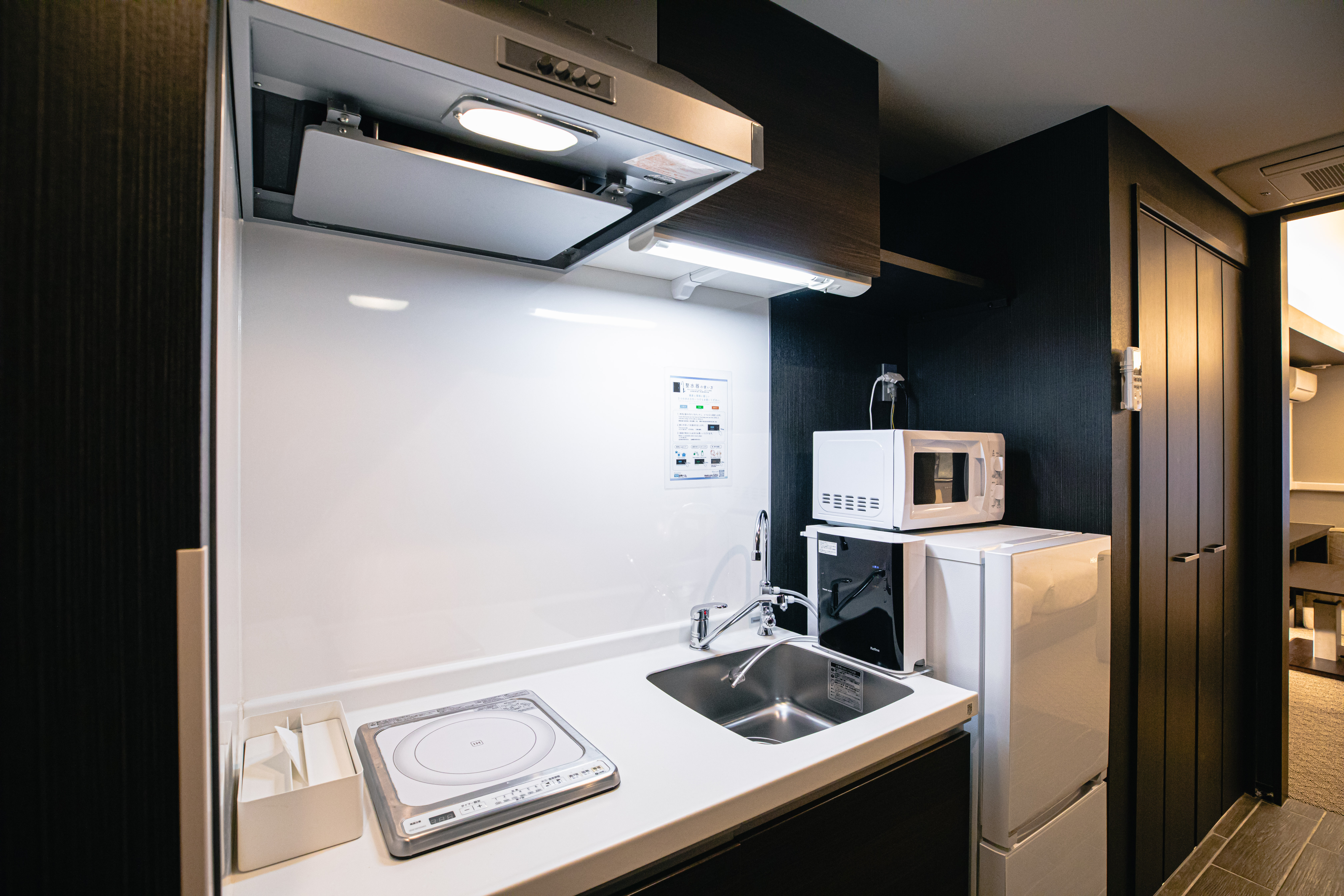 IHキッチン、整水器、電子レンジ、冷蔵庫