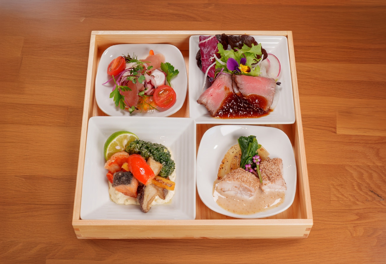 夕朝食付き（地元和食料理人によるクリスマス御膳）　※食事代は別途必要