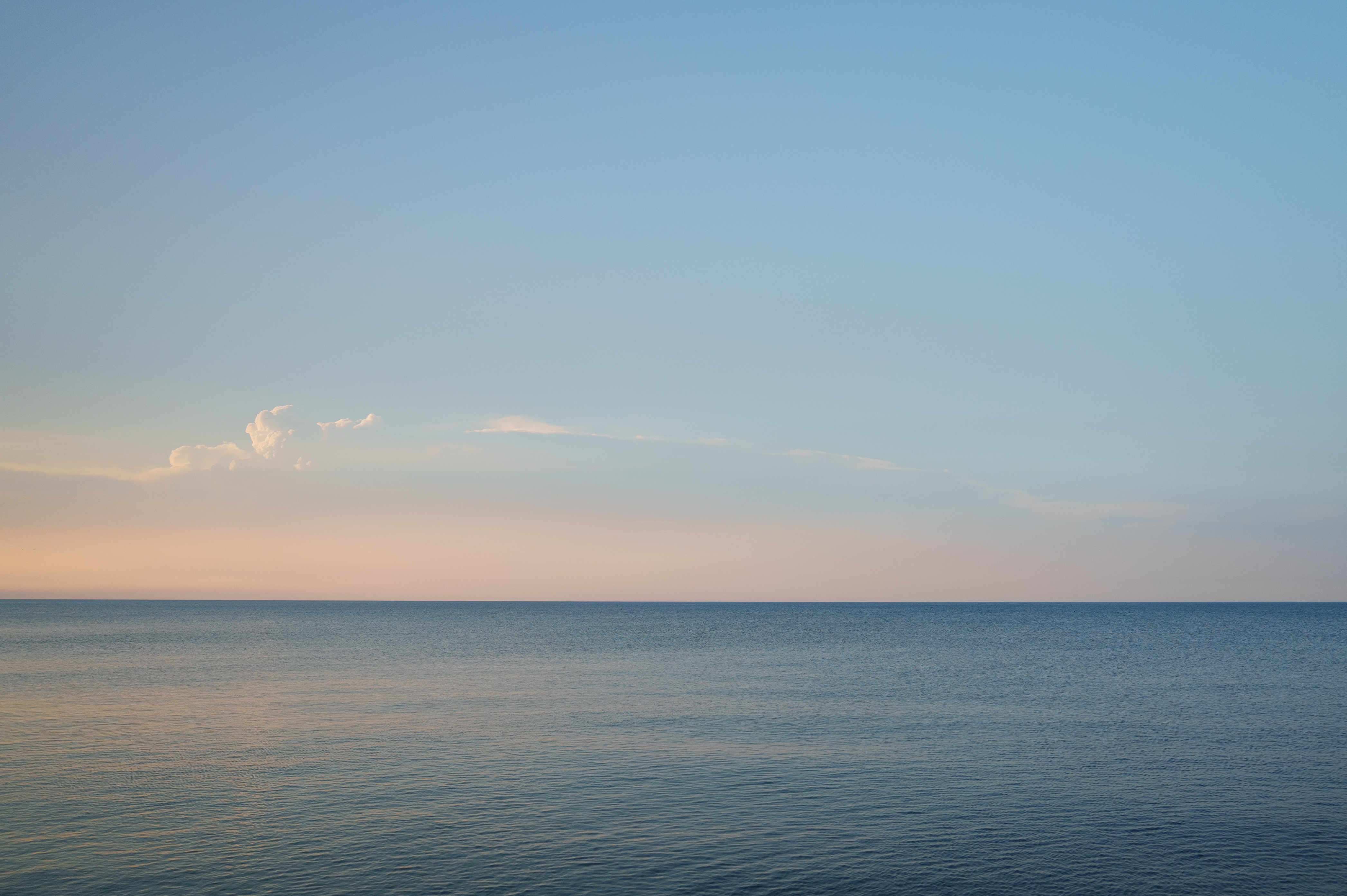夕暮れの海と空