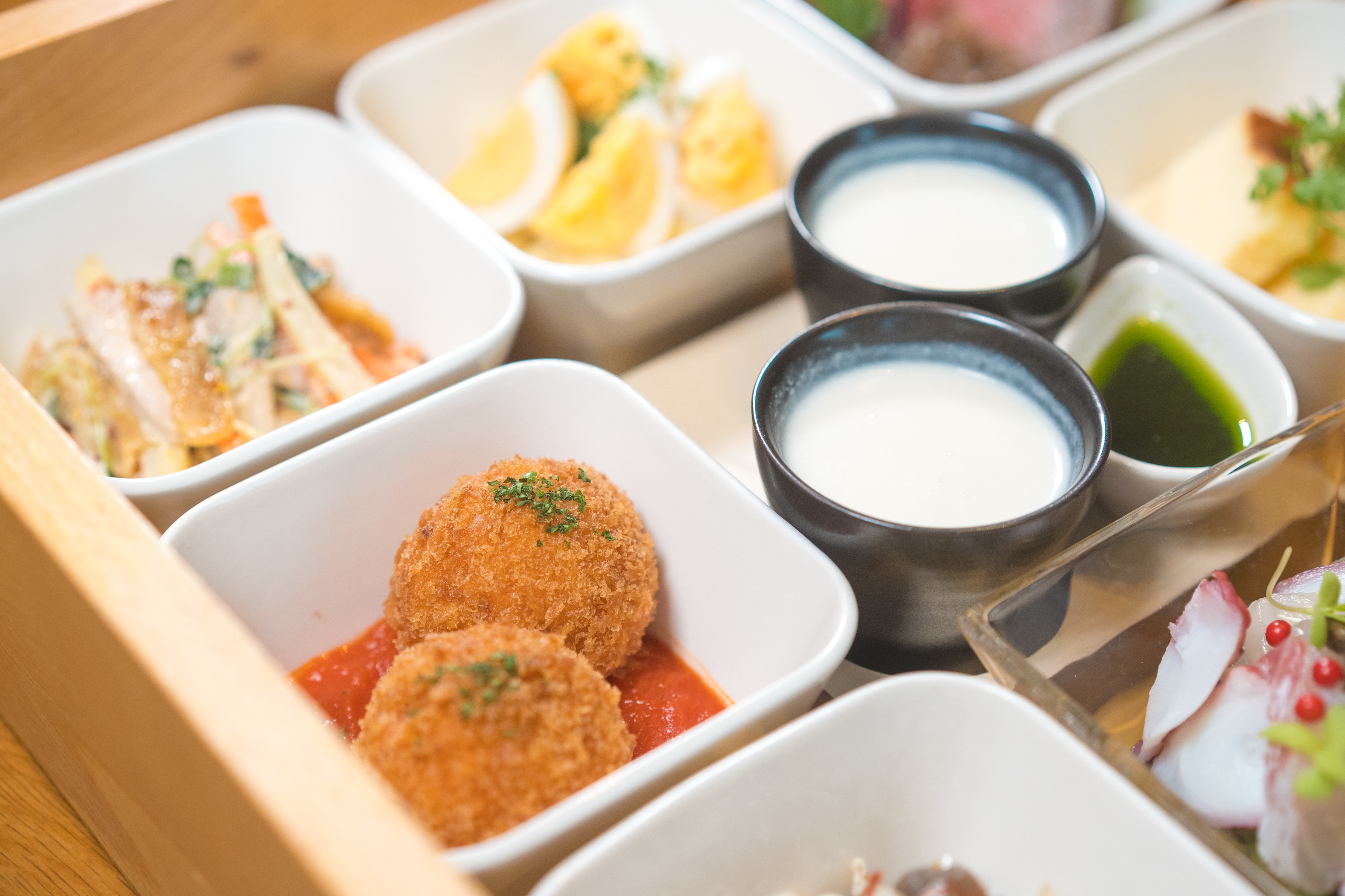 【オードブル＆淡路和牛BBQセット・3年とらふぐ鍋セット】　※写真はイメージです。