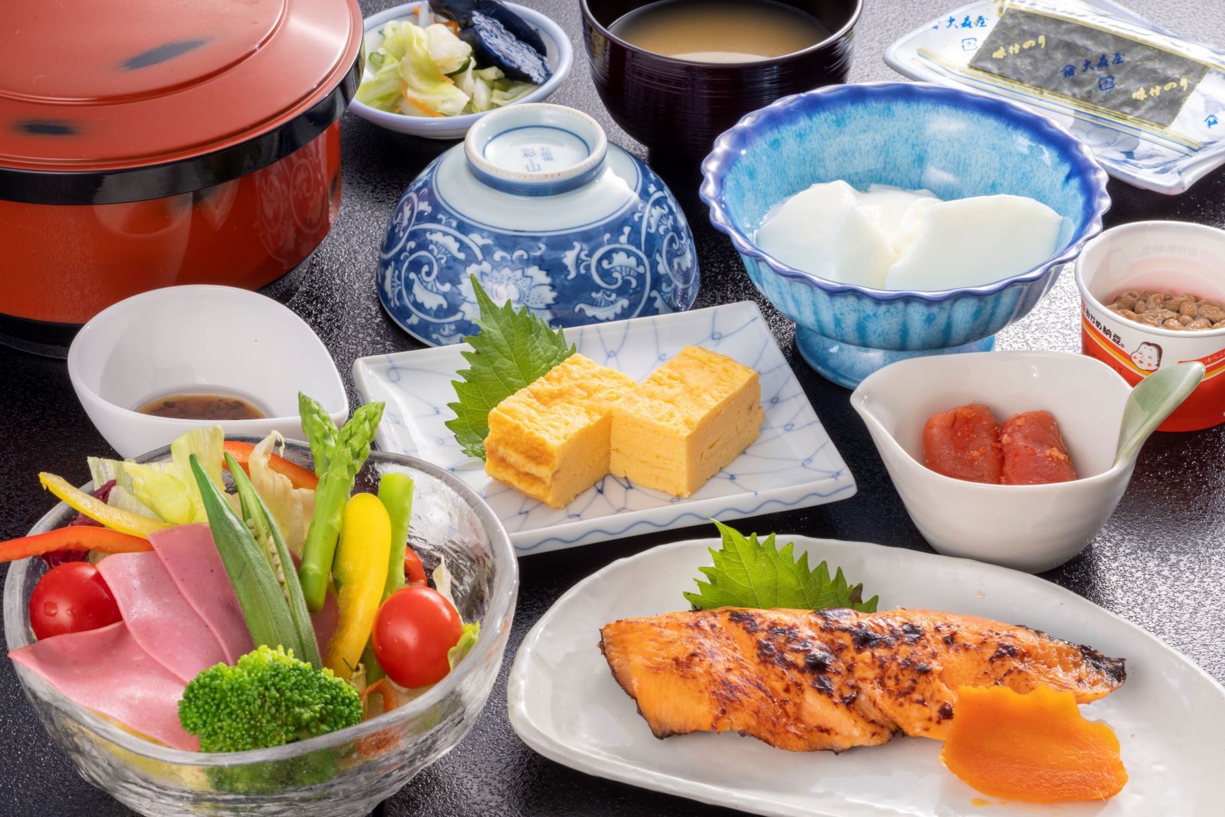 【禁煙お部屋おまかせ】1日の始まりは朝から！朝食付きプランで元気にご出発♪「朝食付き」