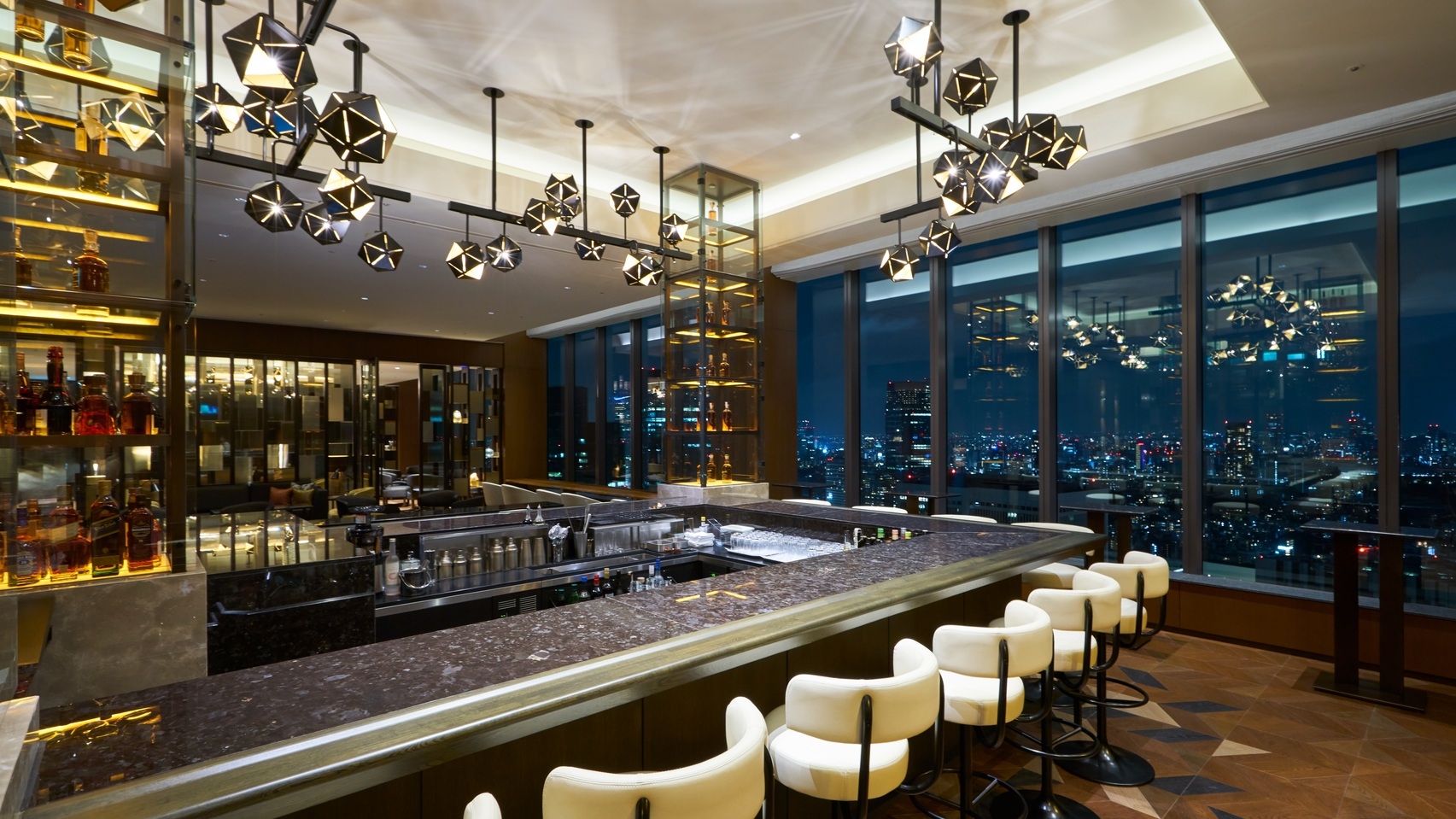 館内レストラン・バー・スパ等で使えるクレジット1室20，000円付（ラウンジなし/朝食付）