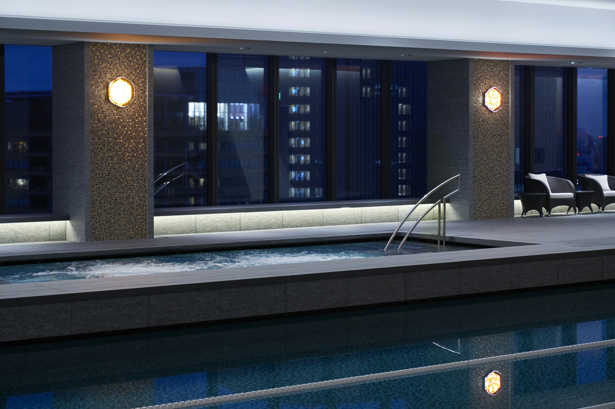 【Okura Fitness & Spa】屋内プール