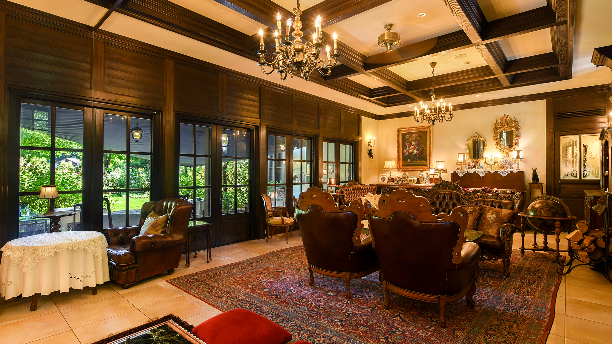 *ラウンジ/ティータイムに またはライブラリーとしてお好きな時間におくつろぎください