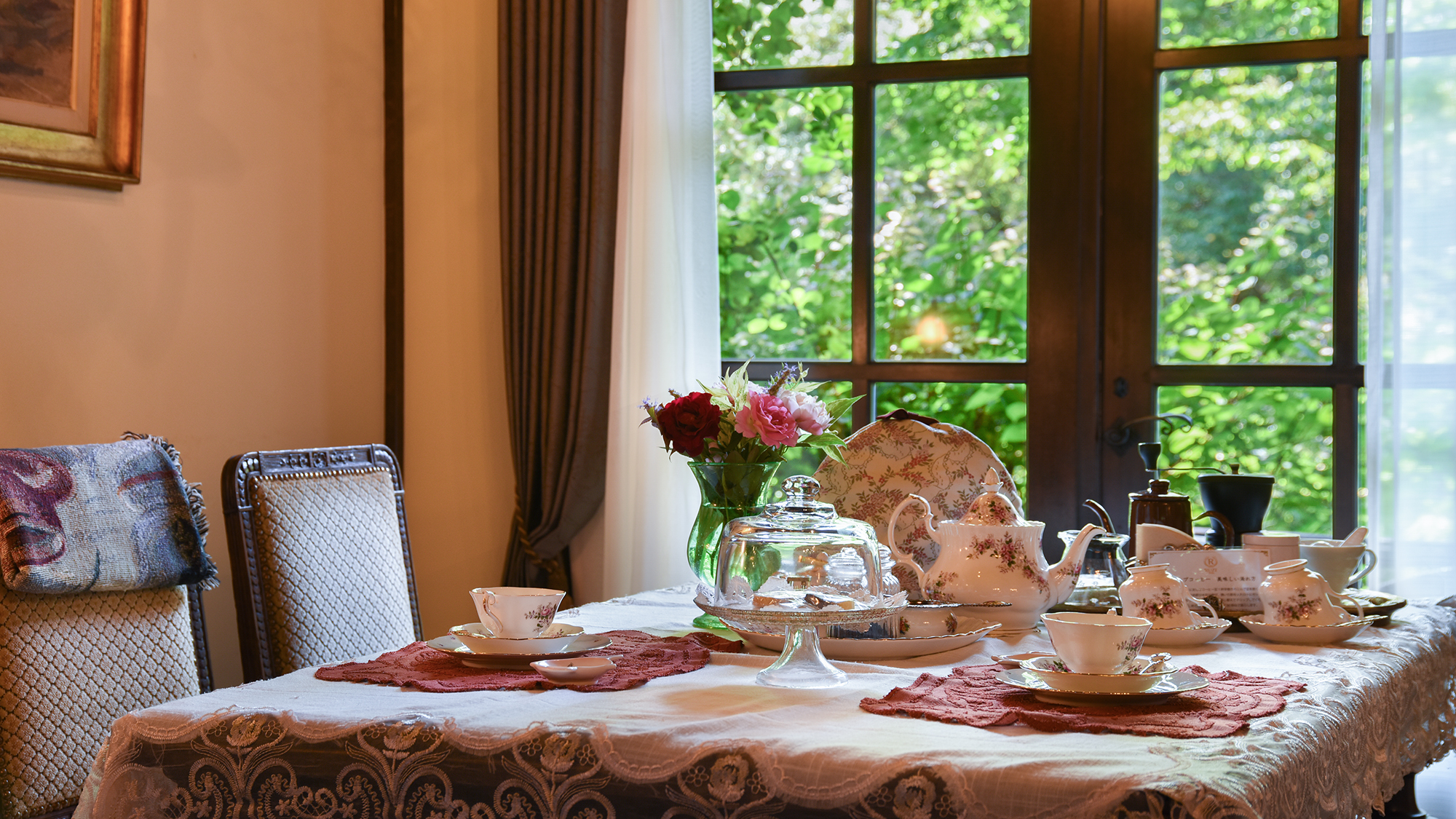 *102号室（1階特別室）/広々としたリビングでは インルームダイニングのご夕食もお勧め