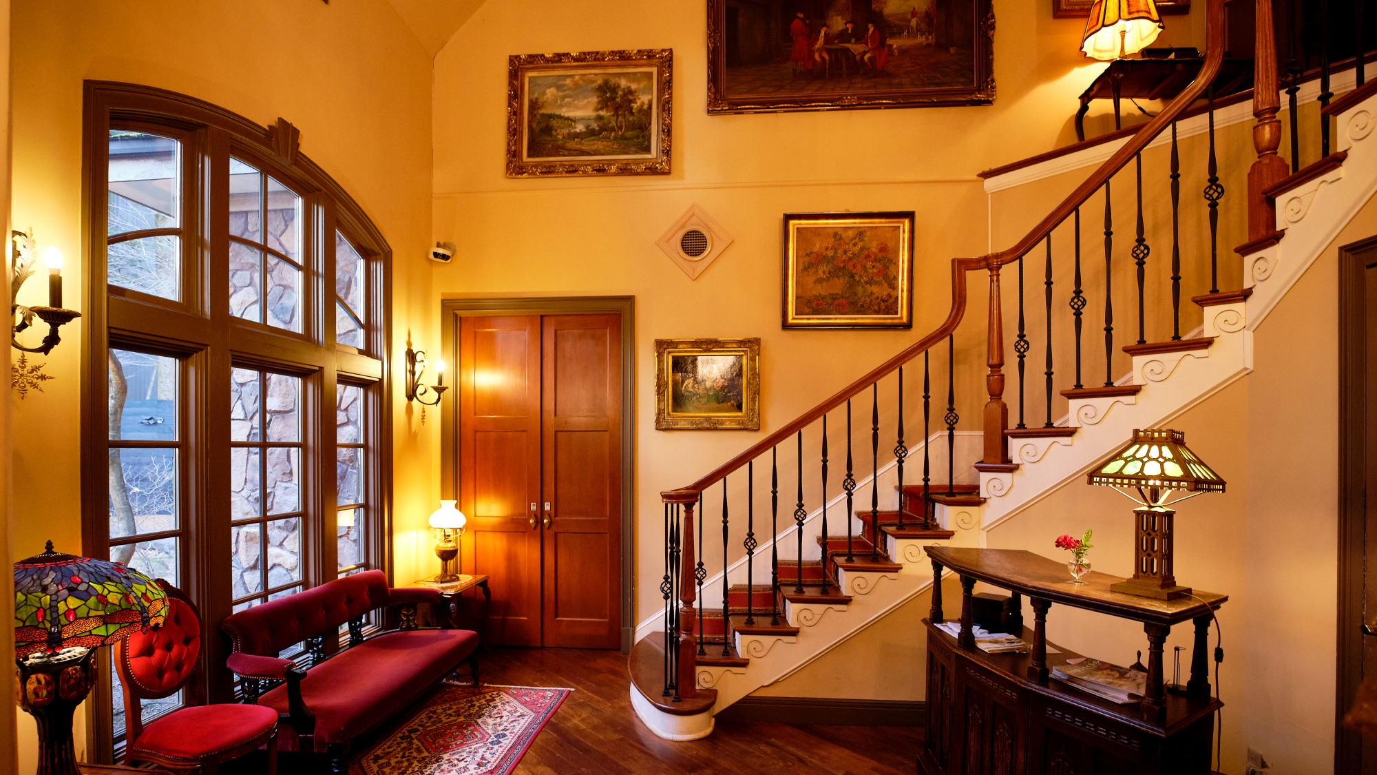 *別邸ダイニング「RUZE classique」/選び抜かれた調度品が揃うルゼの世界観