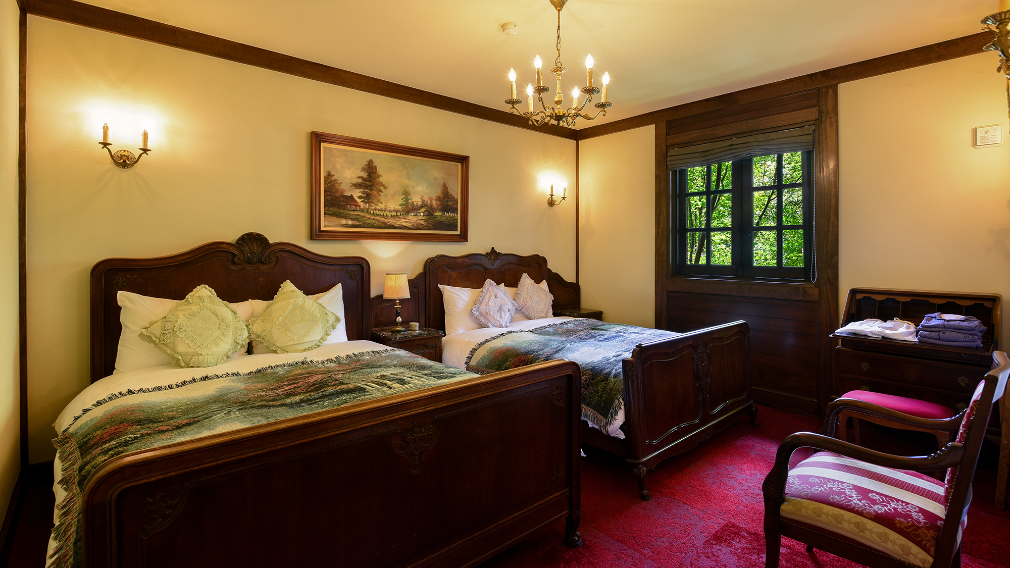 *102号室（1階特別室）/アンティークならではの落ち着いた色合いのお部屋