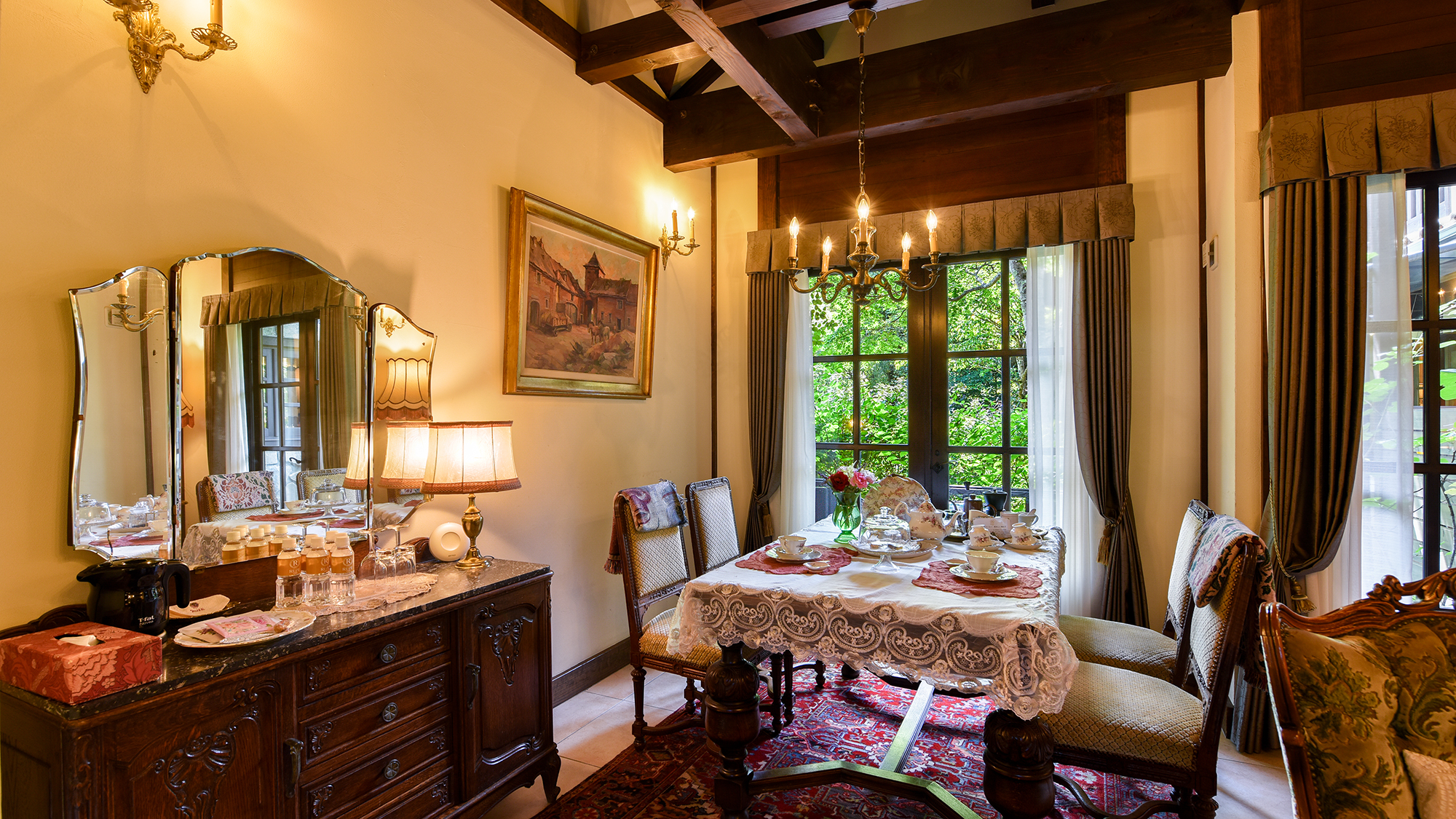 *102号室（1階特別室）/広々としたリビングでは インルームダイニングのご夕食もお勧め