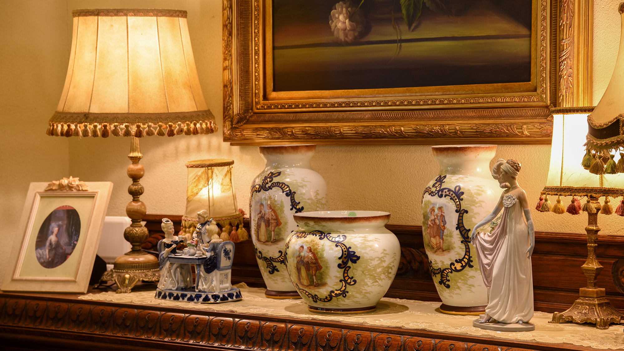 *ラウンジ/ティータイムに またはライブラリーとしてお好きな時間におくつろぎください