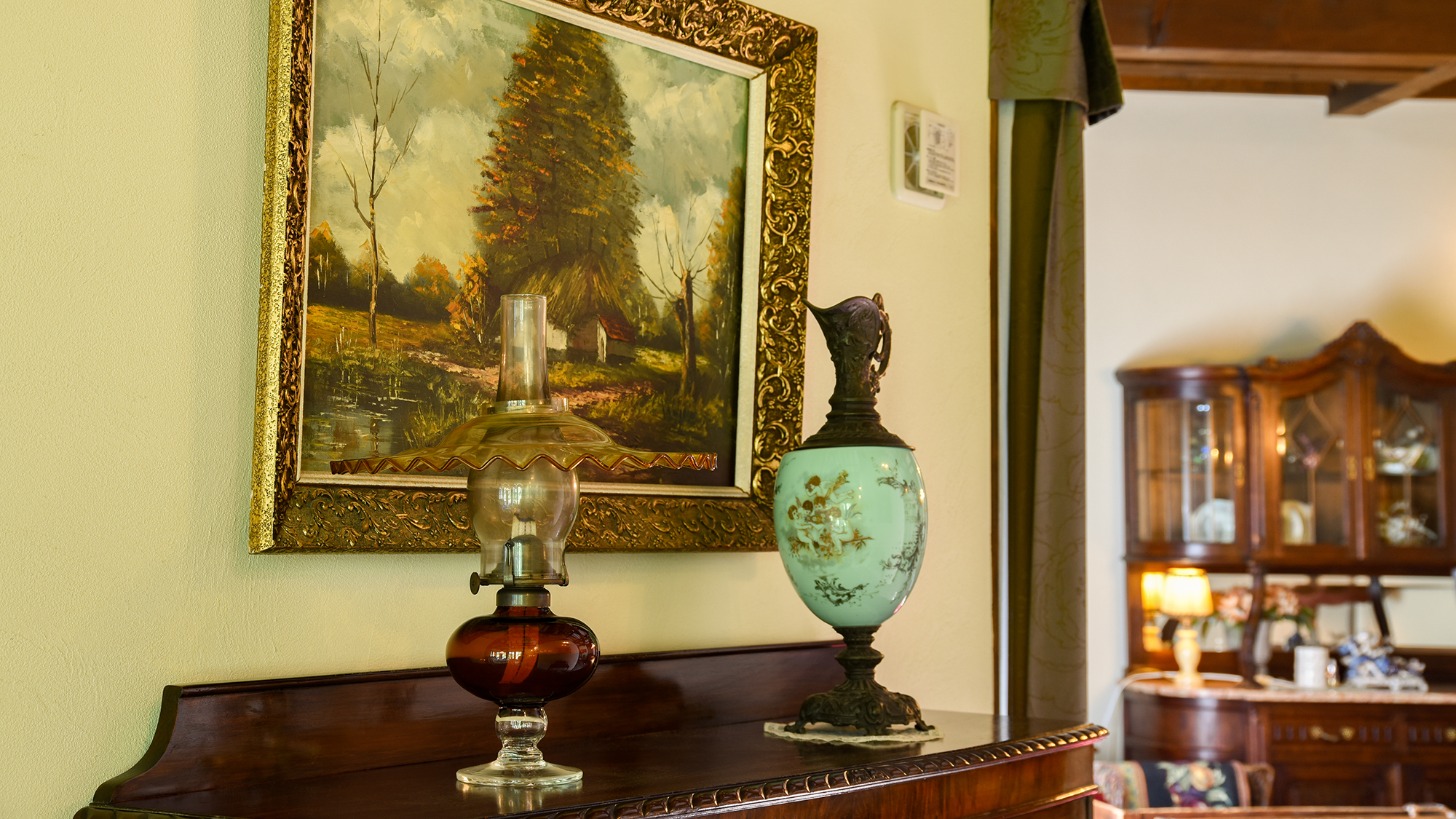 *101号室（1階特別室）/クラシカルなアンティーク家具がちりばめられた空間