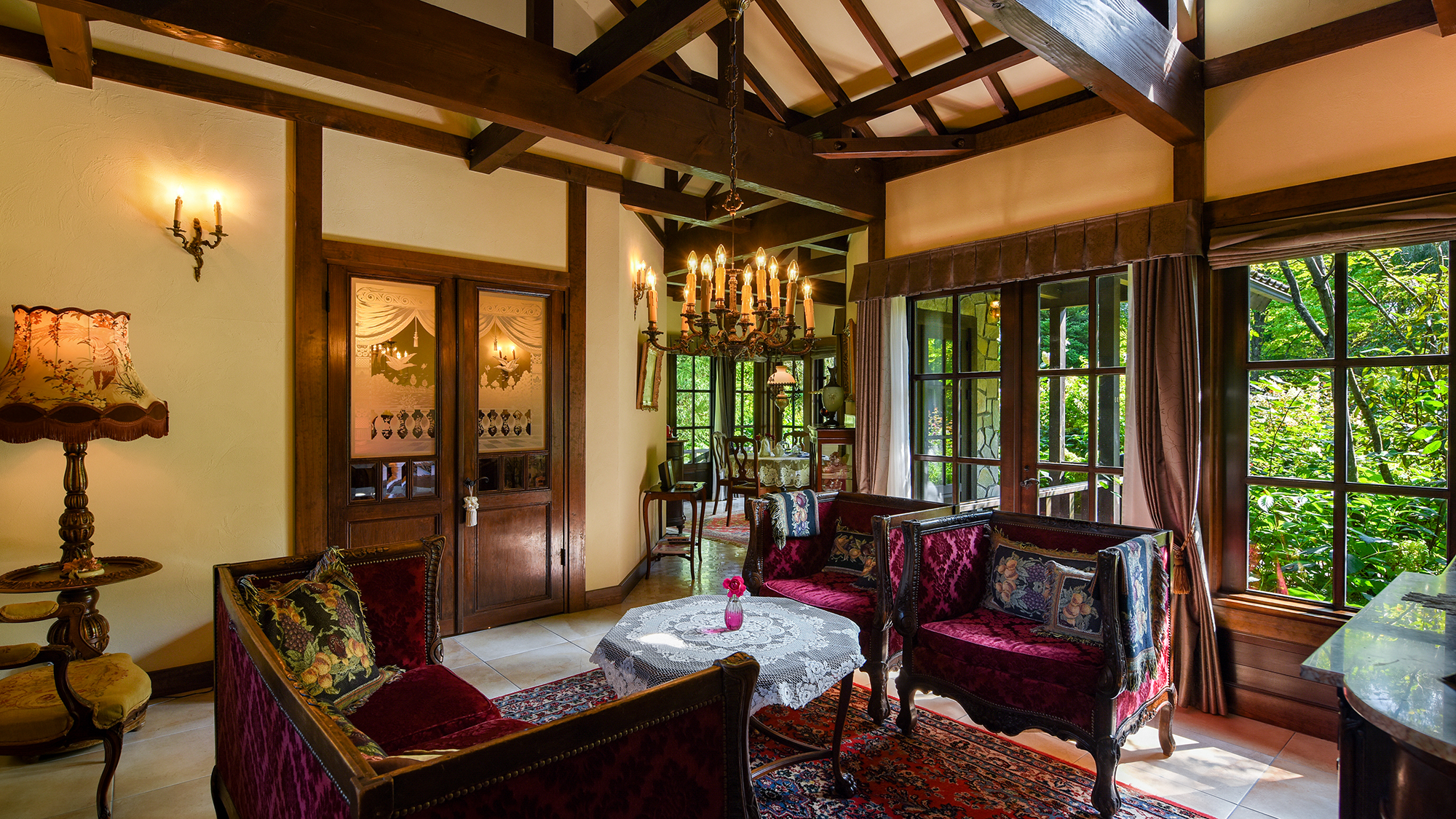 *101号室（1階特別室）/ラウンジから中庭のアプローチを抜けて向かうプライヴェートルーム