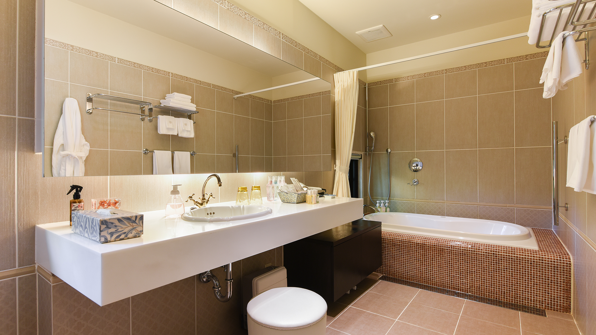 *102号室（1階特別室）/優雅な気分に浸かれる 広々とした清潔感のあるバスルーム