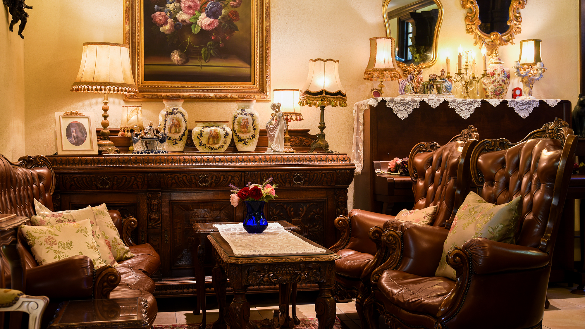 *ラウンジ/ティータイムに またはライブラリーとしてお好きな時間におくつろぎください