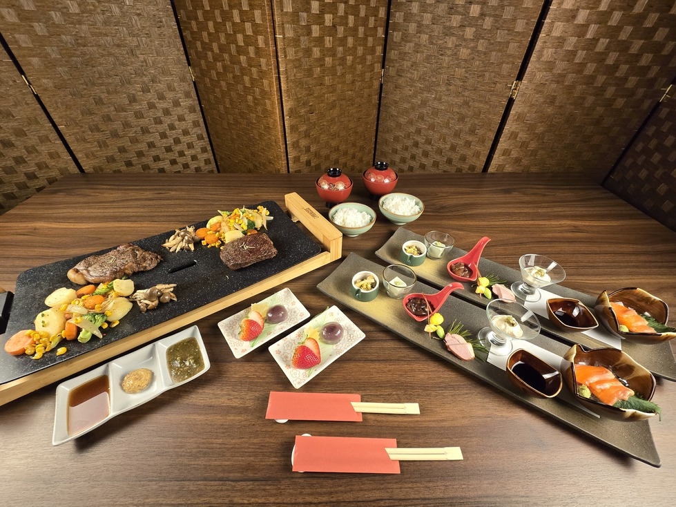 【ステーキ】プチスイート和洋室(セミダブル×２）　栃木和牛と霧降高原牛のステーキ食べ比べコース