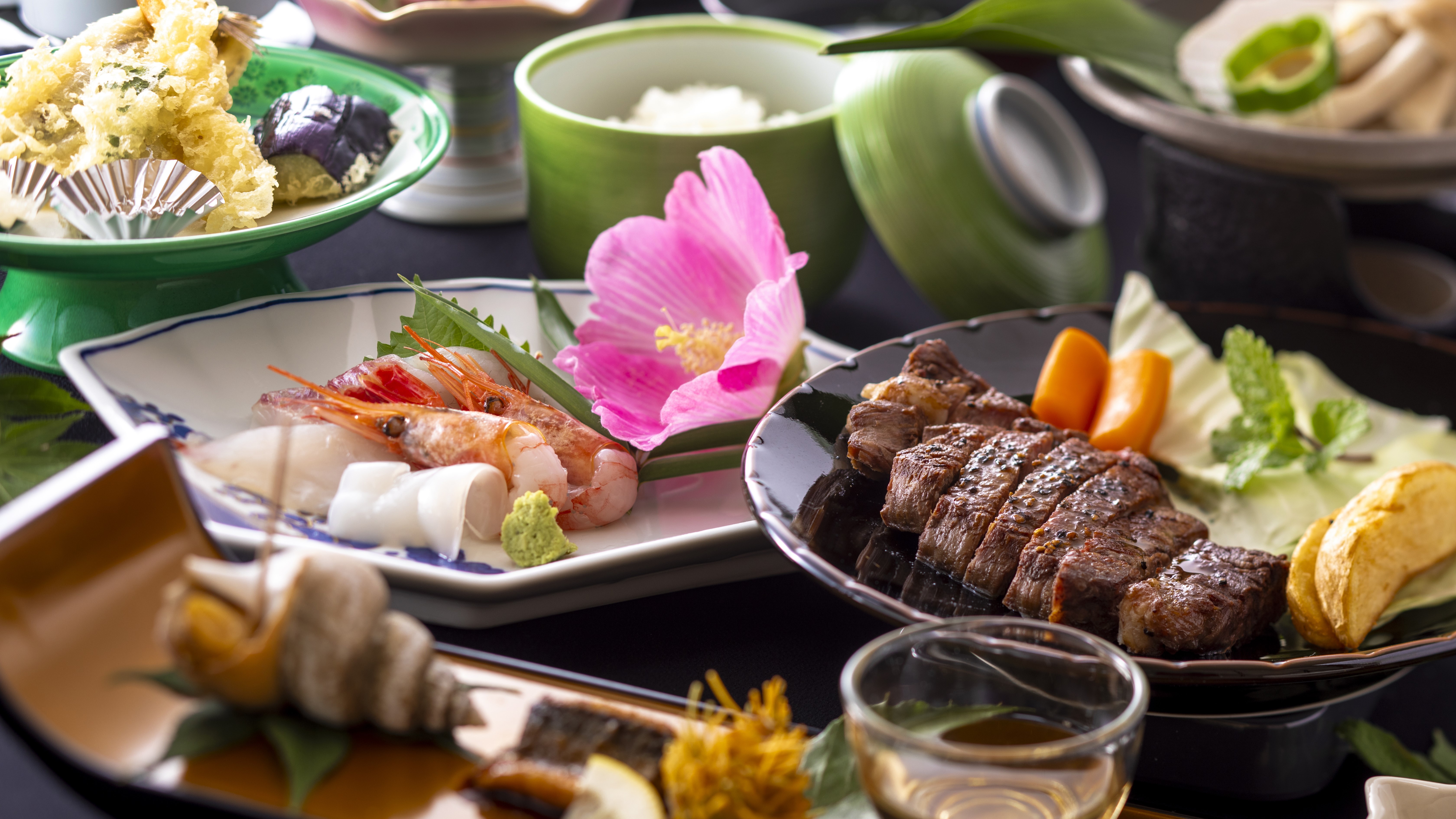 【魚介会席＋ステーキ】丹後のお魚を使用したお造りや、メインは柔らかい和牛を使用したステーキ！