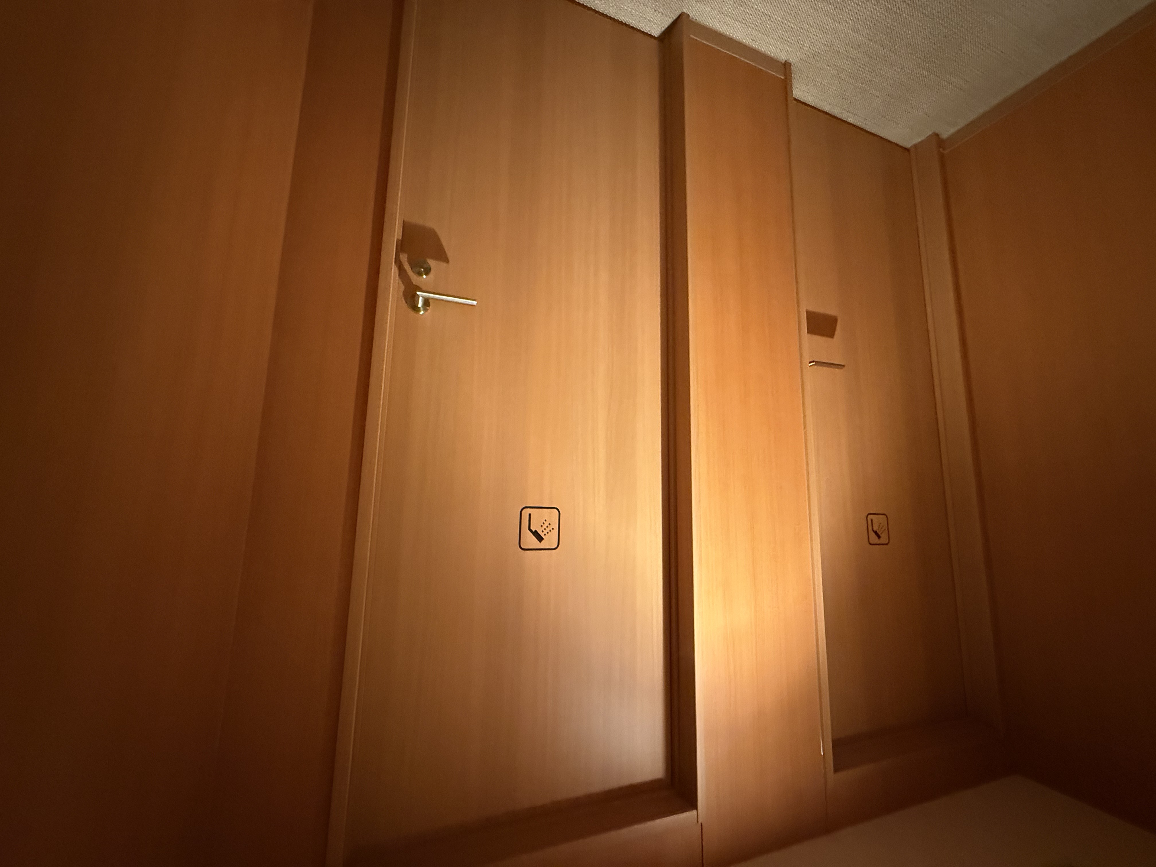 シャワーブース外観