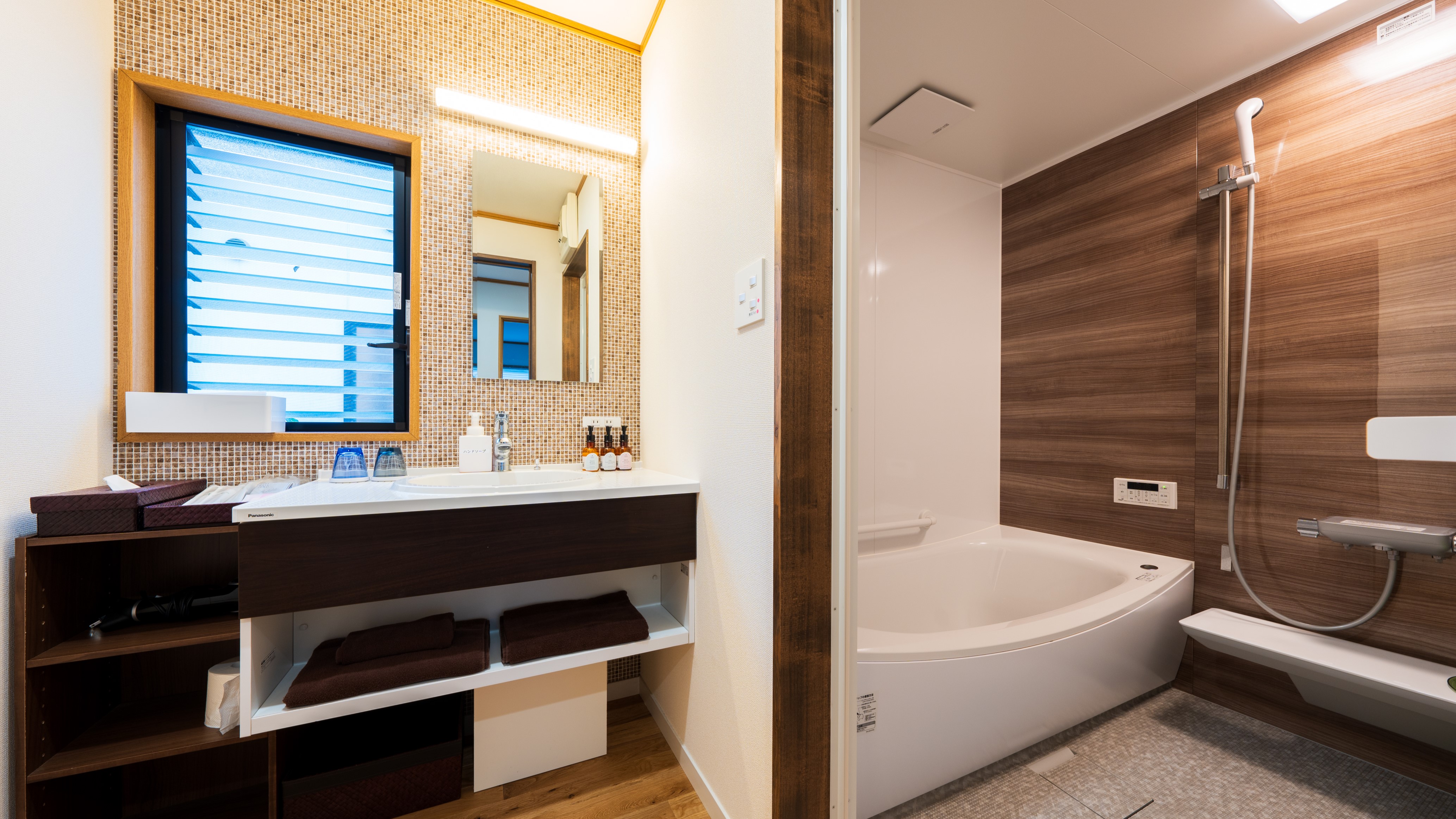 ＜虹  NIJI＞バスルーム・洗面室