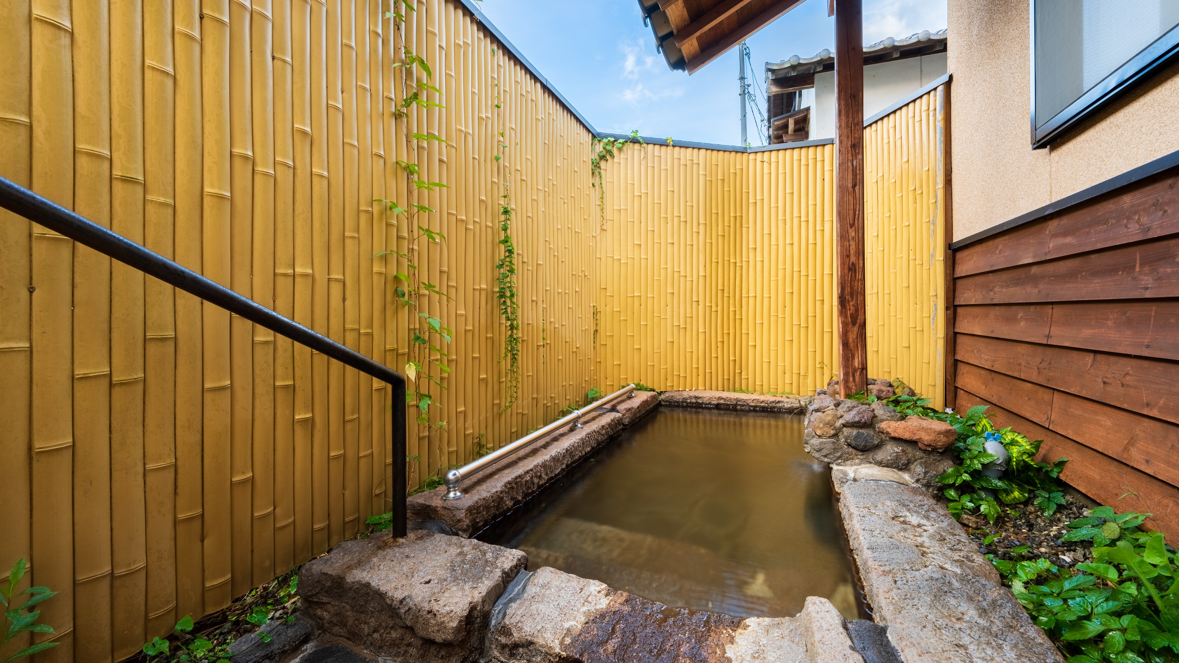 ＜虹  NIJI＞客室露天風呂