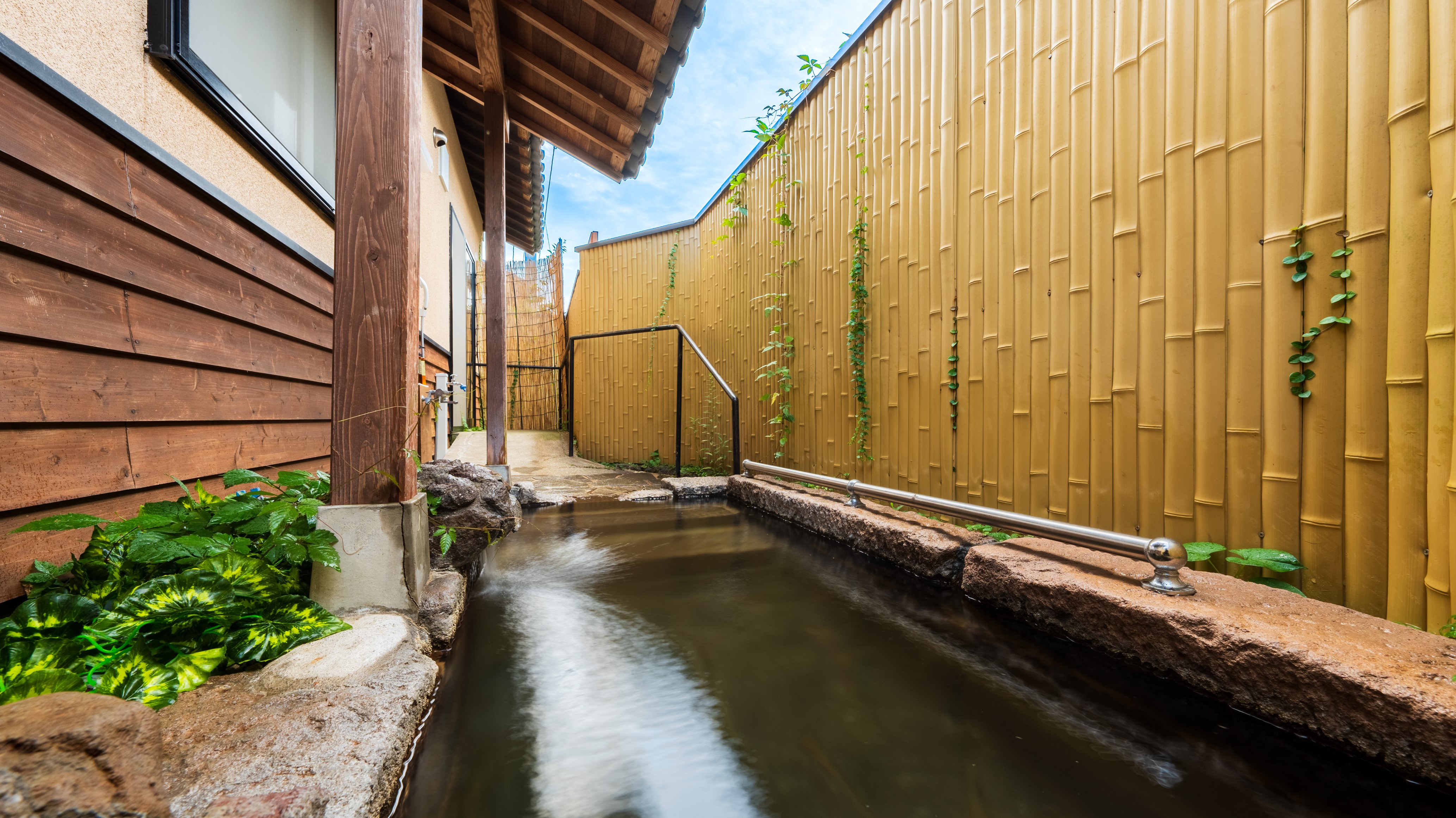 ＜虹  NIJI＞客室露天風呂