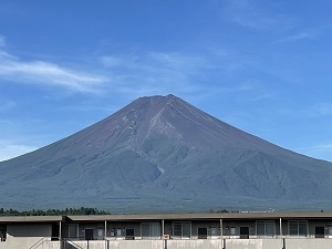 [元芙蓉閣]富士山駅の裏側から徒歩40秒！スタンダツイン二人利用　　洋室