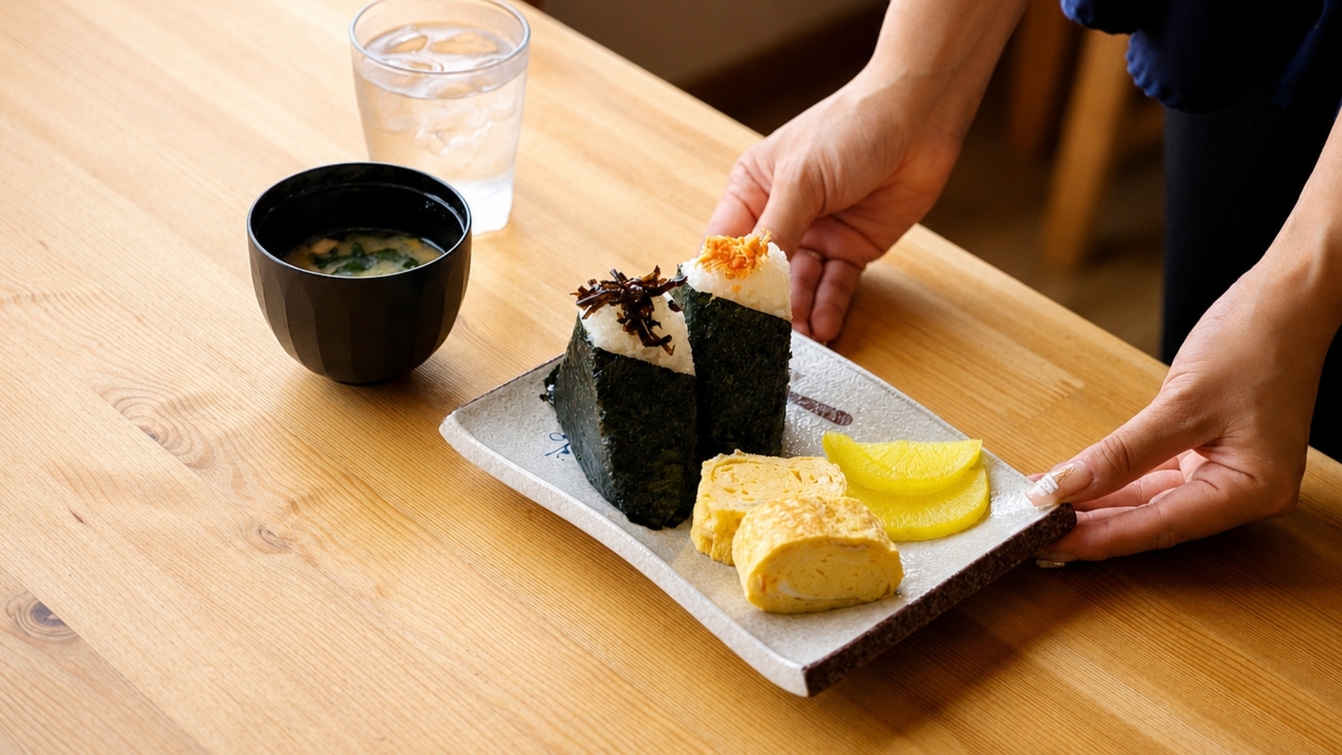 【朝食付き】一日の始まりは朝食から♪おにぎりと卵焼きで味わう、心温まる和の軽朝食付きプラン