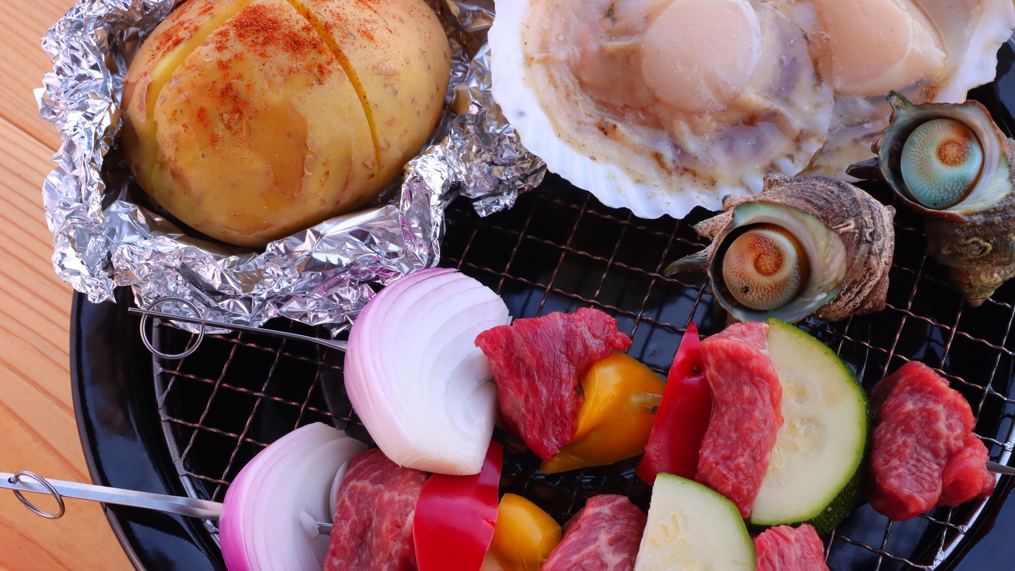海辺のテラスでcoyamarisだけの”スパイス香る”プレミアム海鮮BBQ