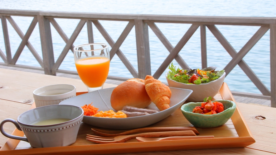 朝食はパン、スープ、サラダなどの洋朝食をご用意いたします