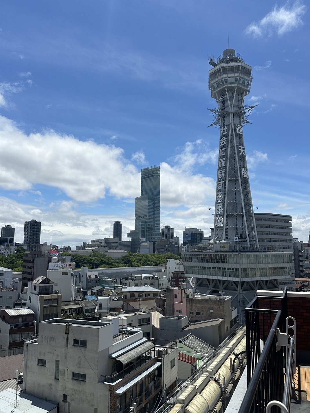 【スタンダード】通天閣の目の前！地下鉄堺筋線『恵美須町駅』から徒歩１分！＜朝食付き＞