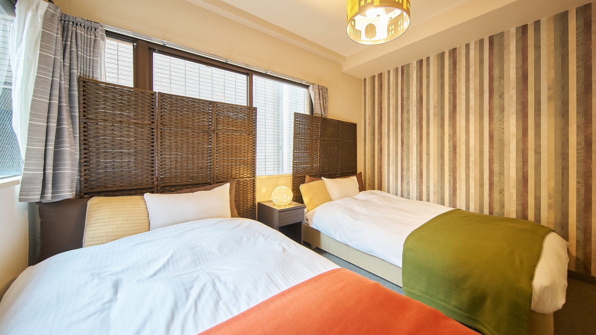 ・305号室／寝室②　シングルベッド2台を備えたツインルーム