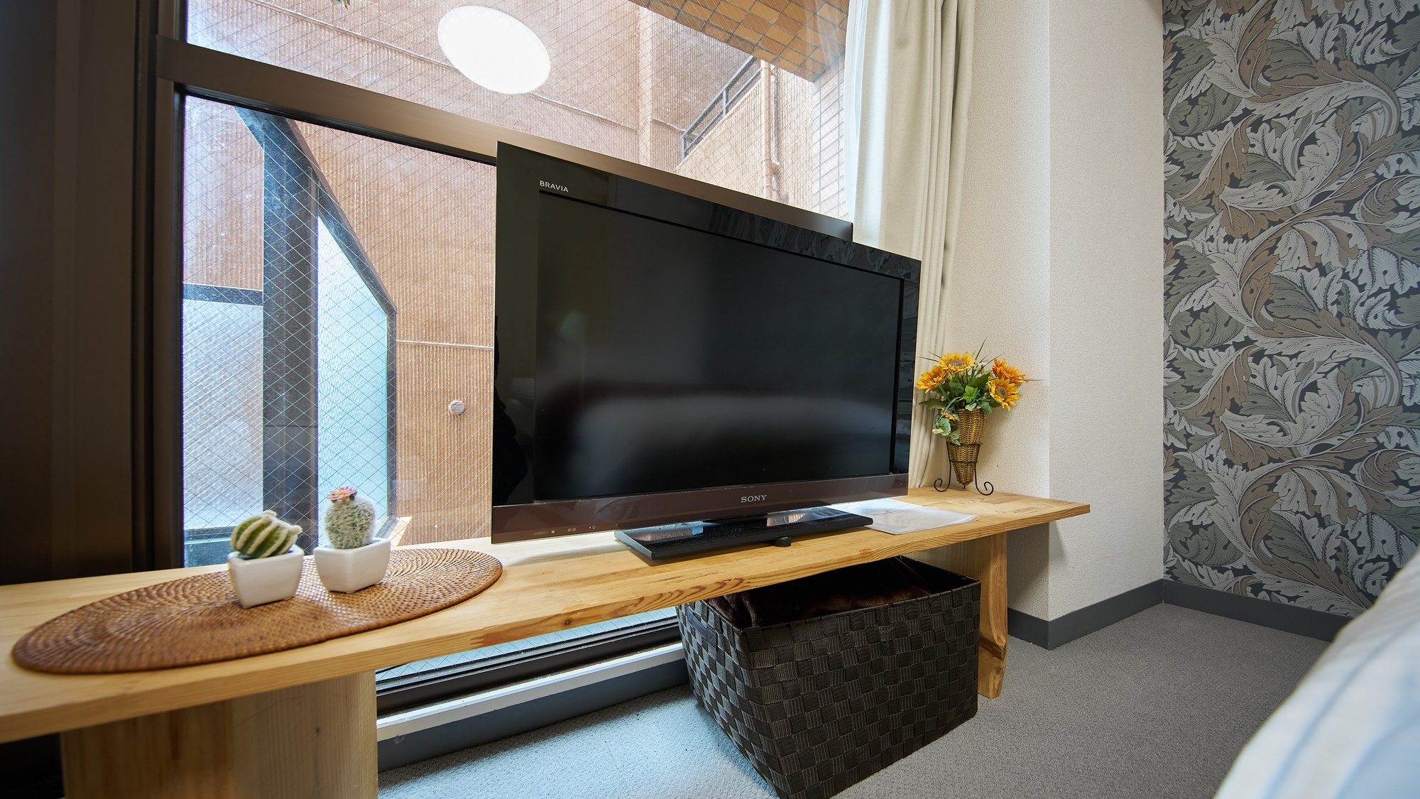 ・501号室／寝室①　キッチンからもテレビを見ていただける配置です