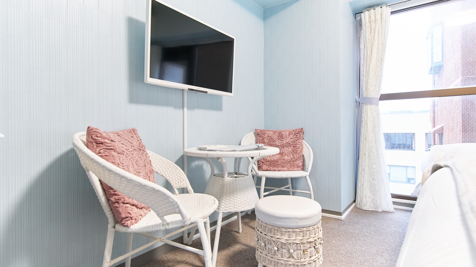 ・602号室／白を基調にまとめた、落ち着いたお部屋