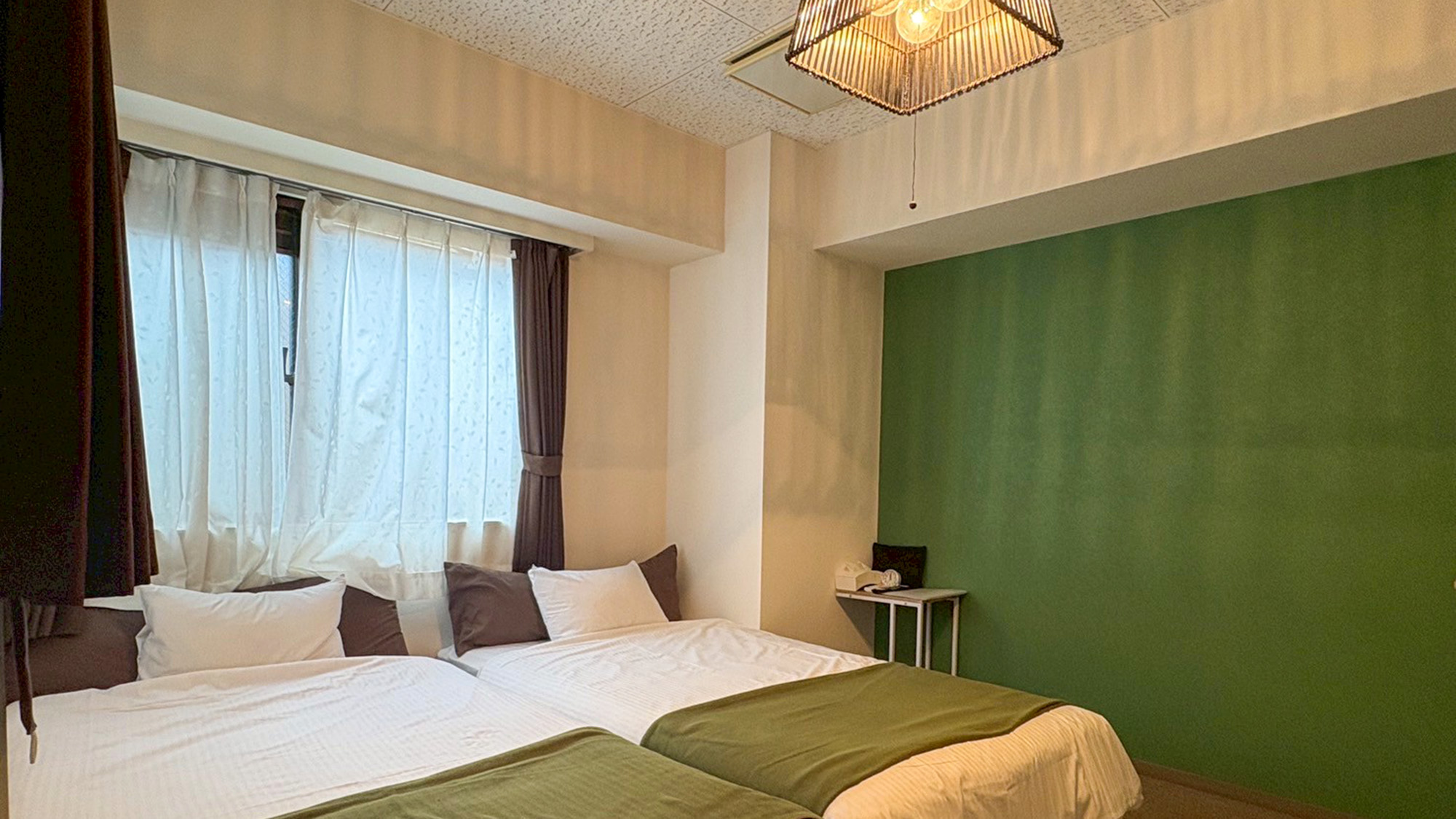 ・【204：寝室】落ち着いた緑を基調としたお部屋でリラックスできます