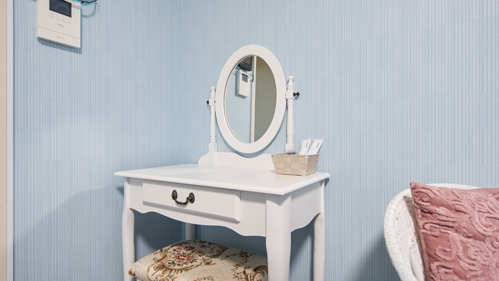 ・602号室／可愛いドレッサーを備えた女性に人気のお部屋