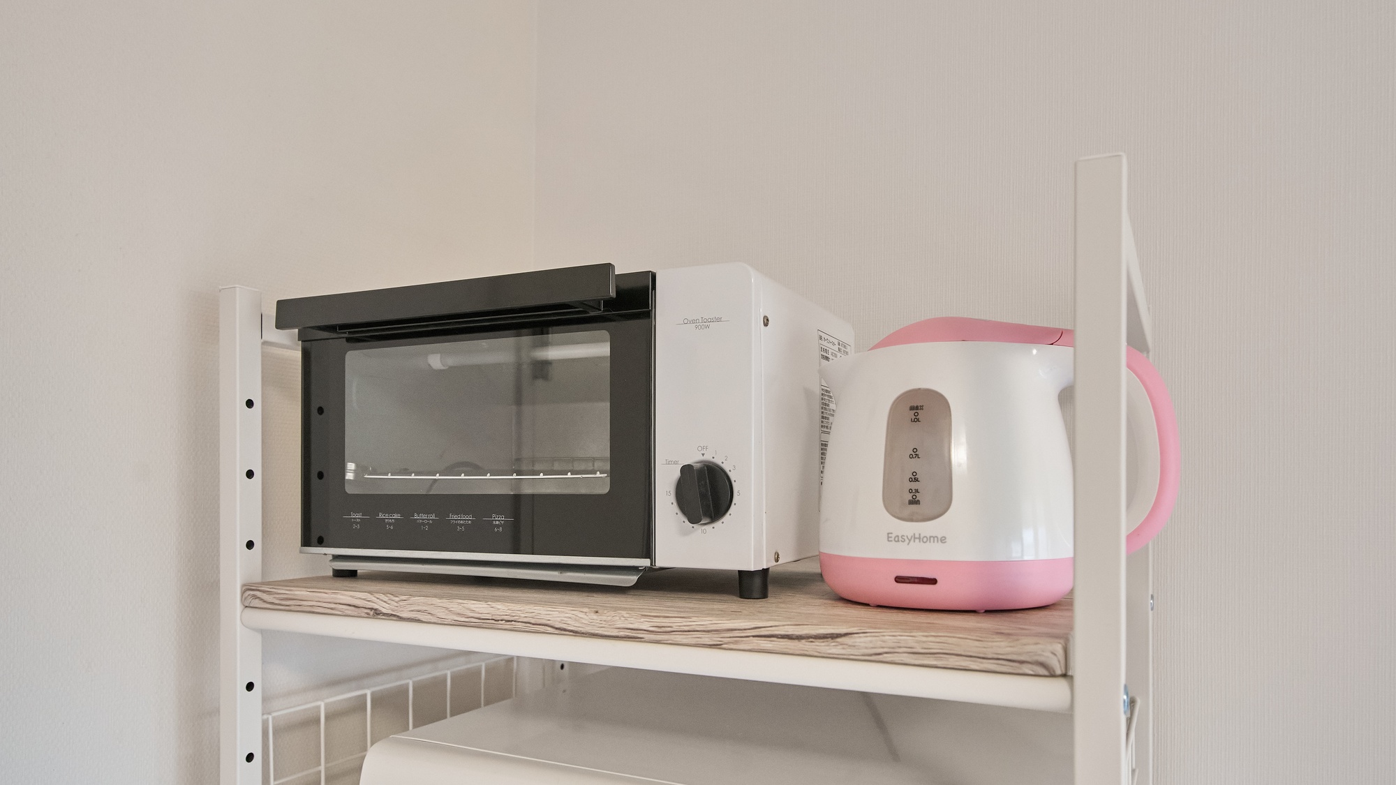 ・703号室／電子レンジ、電気ケトル