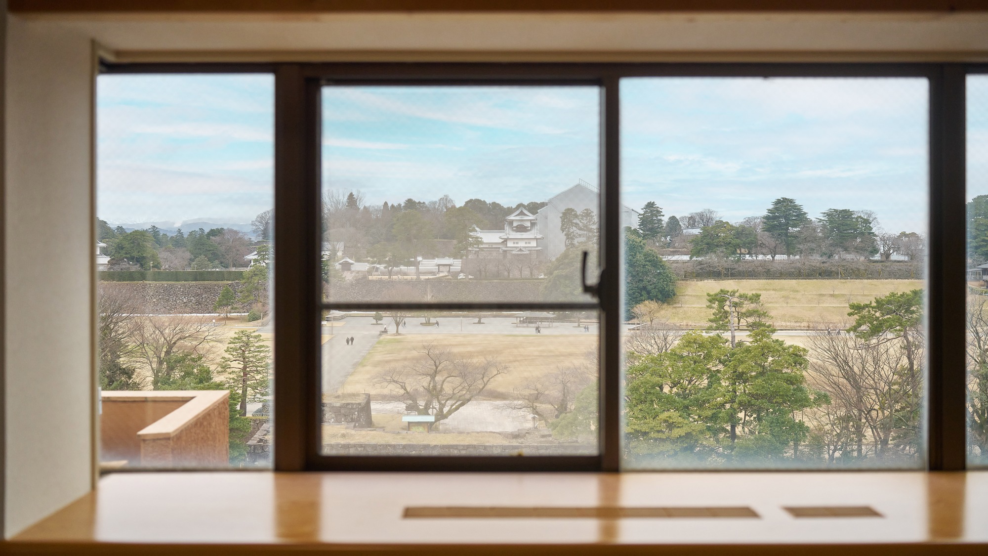 ・1001号室／リビングからは金沢城公園を一望できます