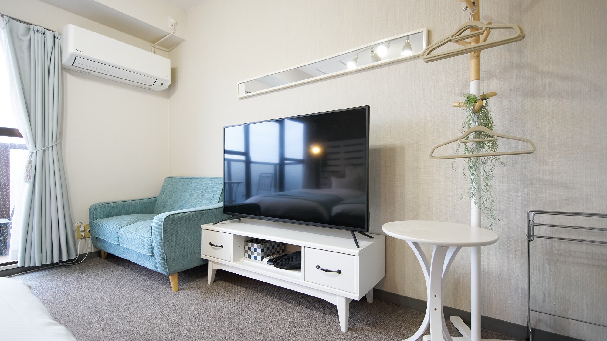 ・603号室／ソファでゆったり休息していただけるお部屋