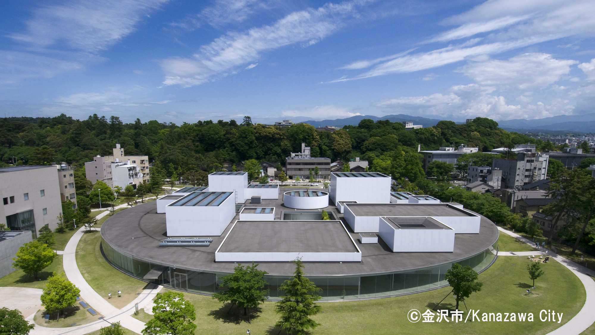 ・周辺観光／金沢21世紀美術館（当館から徒歩約15分）