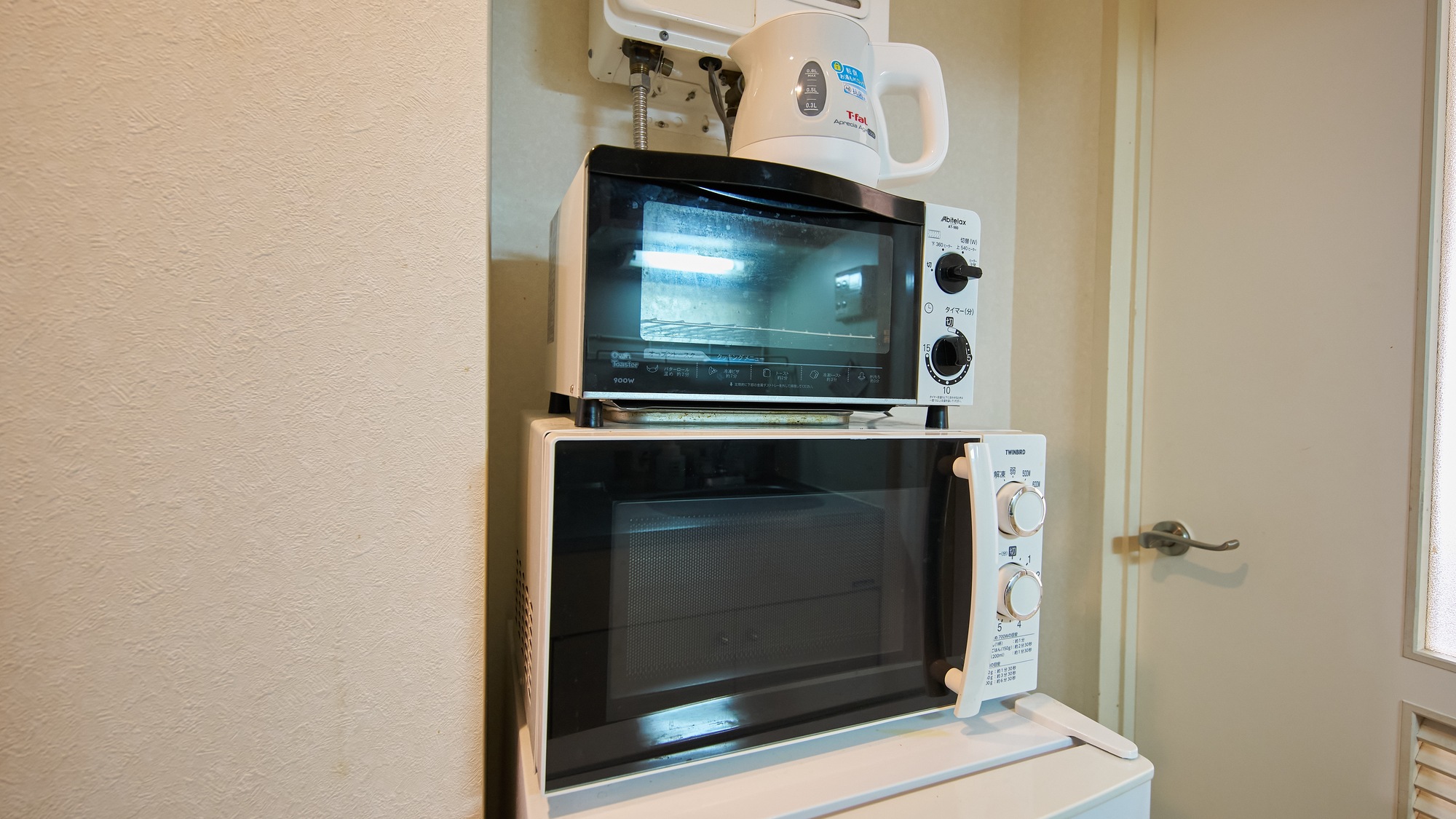 ・405号室／電気ケトル、トースター、電子レンジ