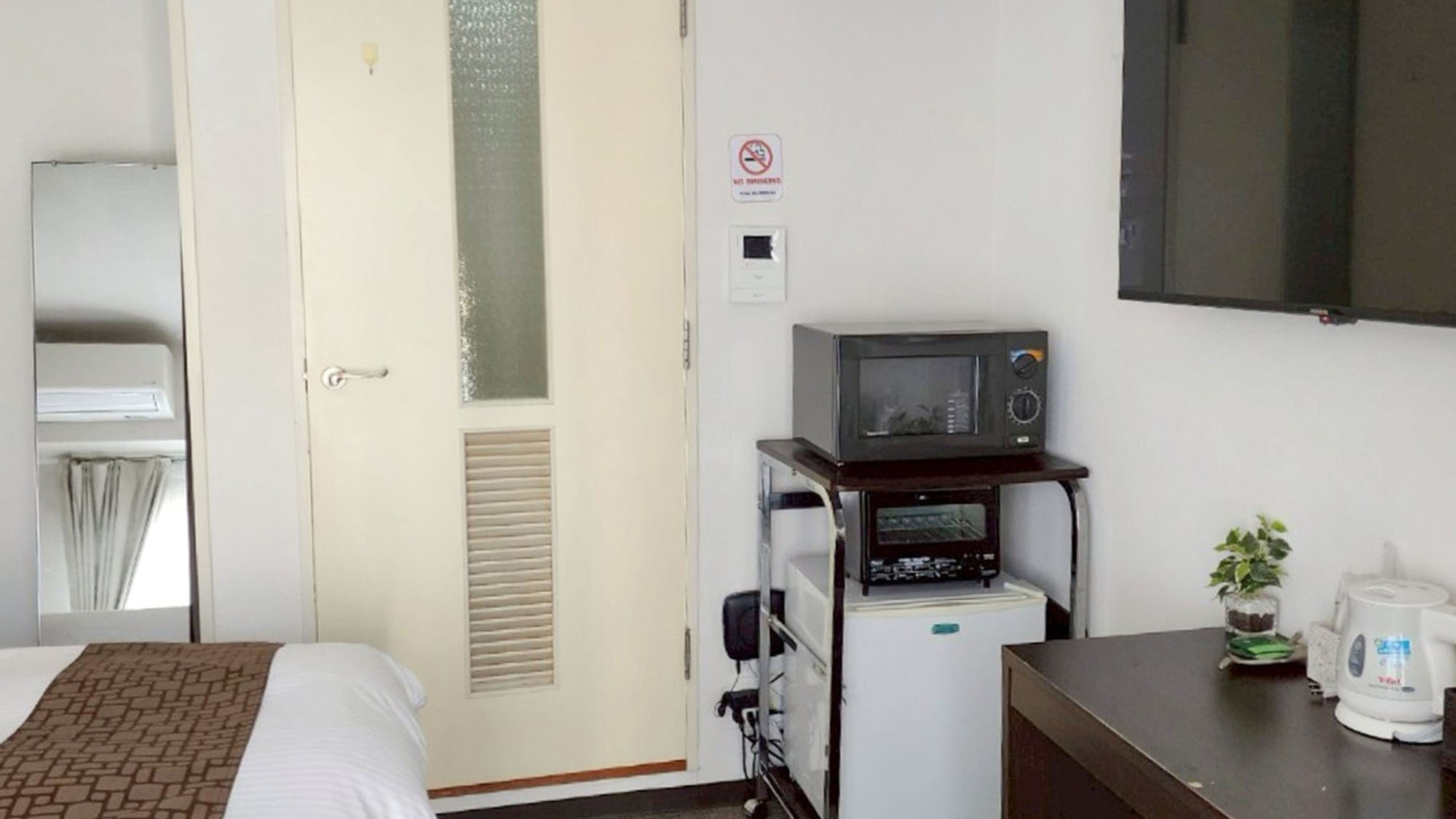 ・【402：家電】冷蔵庫、トースター、電子レンジ、湯沸かしポットを完備しております