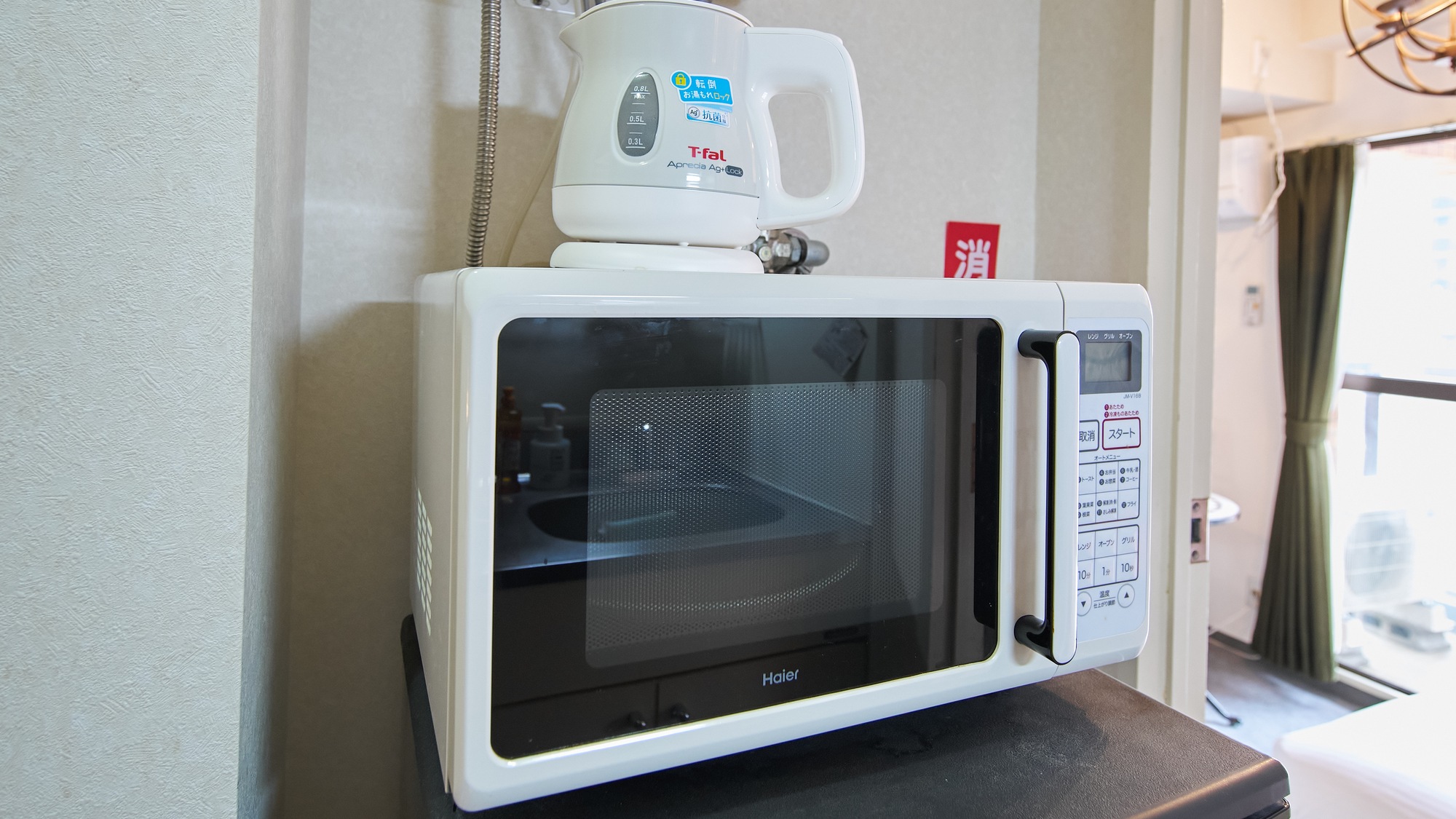 ・305号室／電気ケトル、電子レンジ