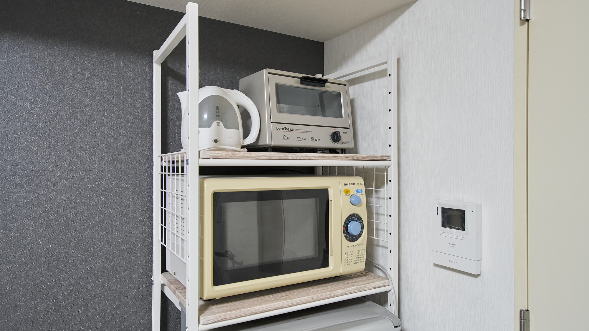 ・404号室／電気ケトル、トースター、電子レンジ