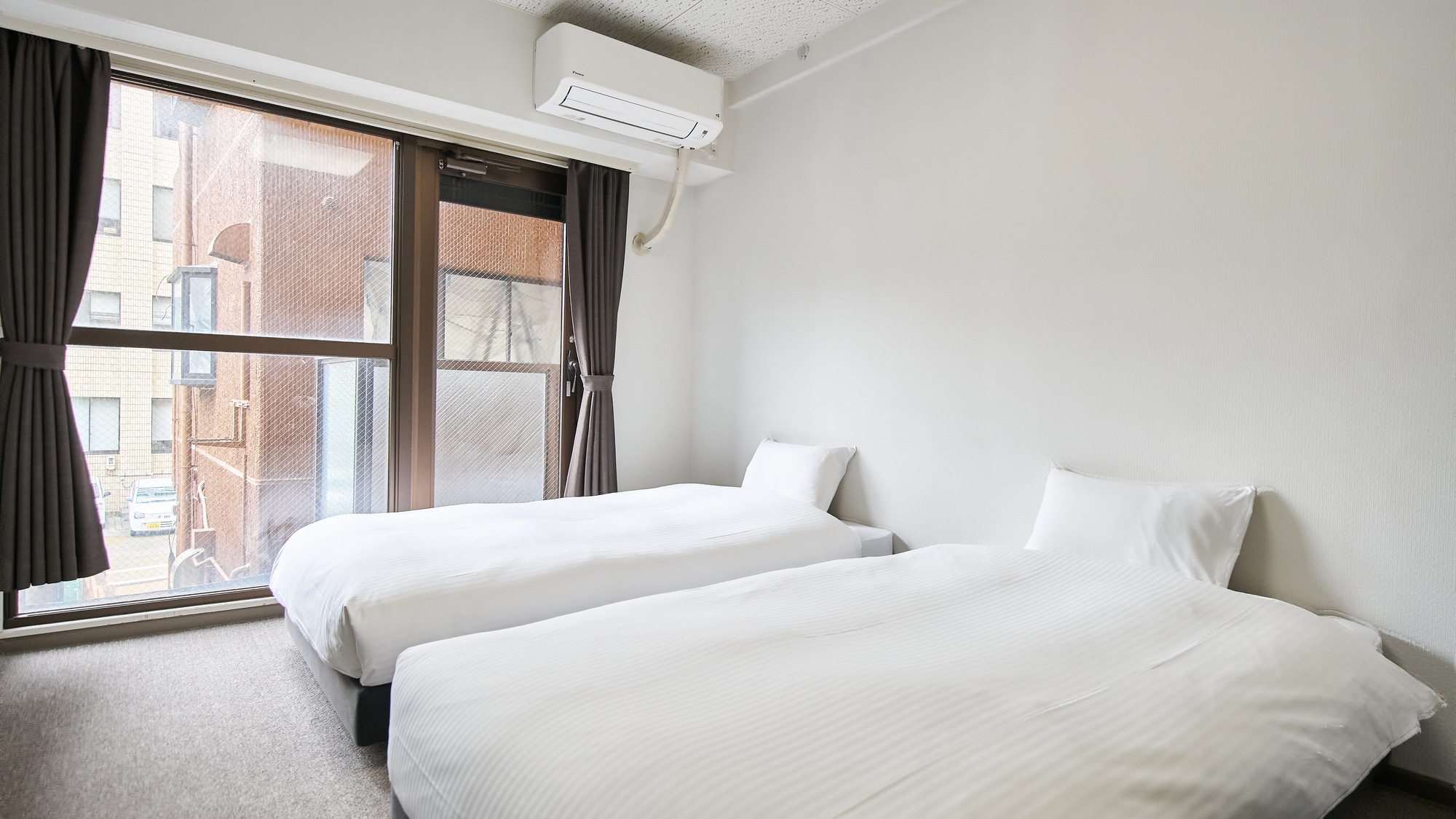 ・202号室／シンプルなお部屋はどの世代にも人気です